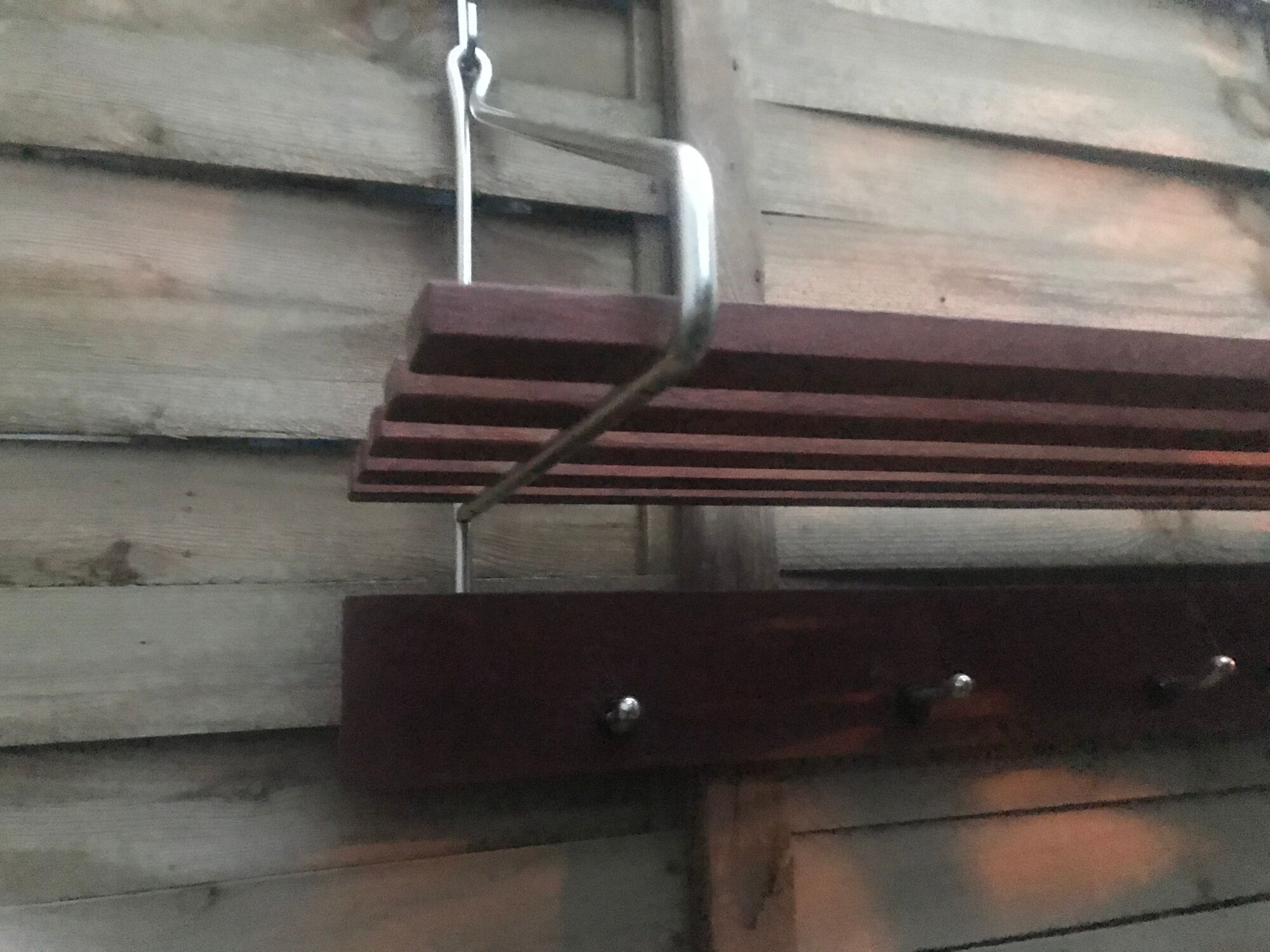 Wall hanger to hang vintage 60s