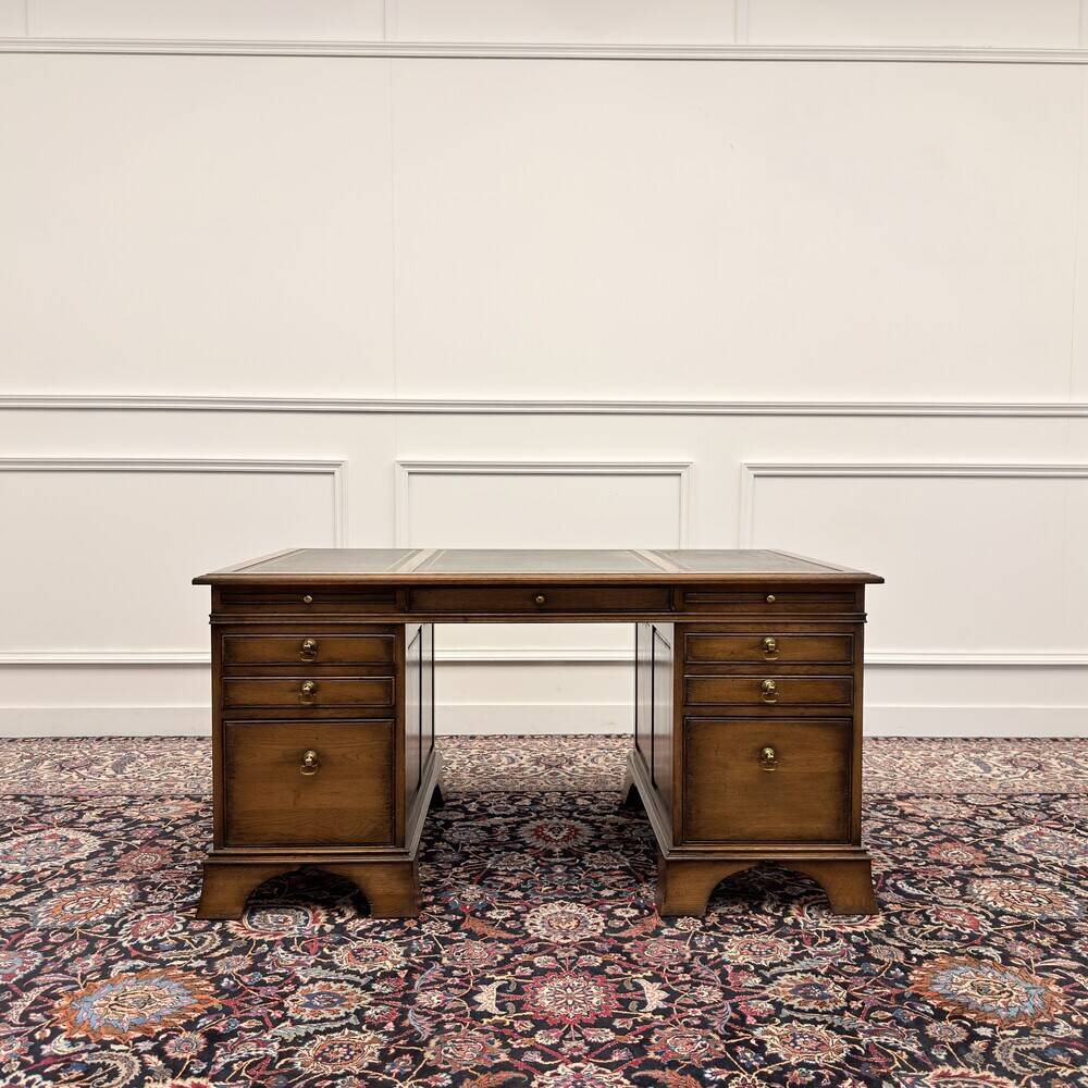 Bureau Chesterfield RAC Classic English