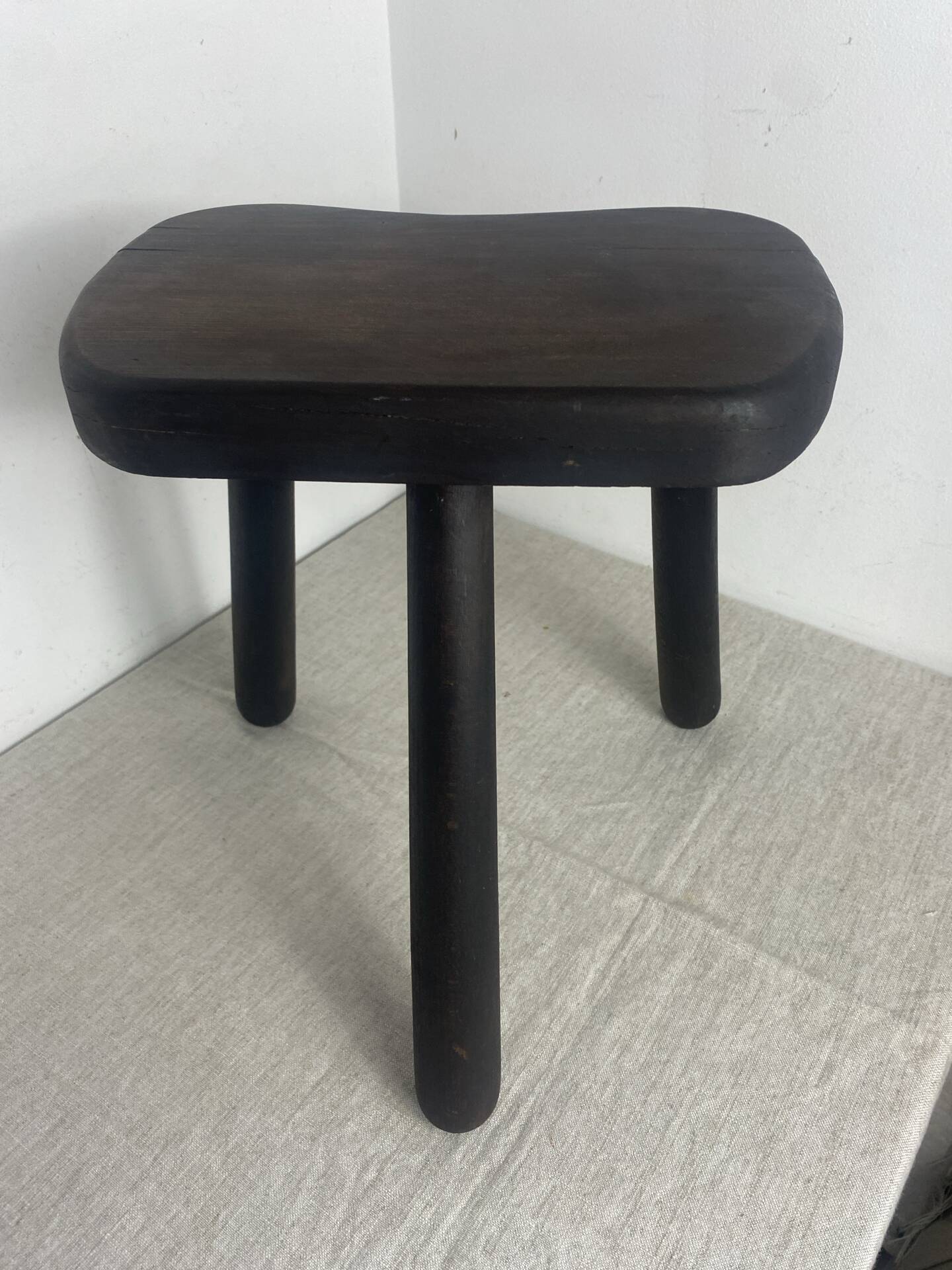 Low tripod stool in wood 🪵