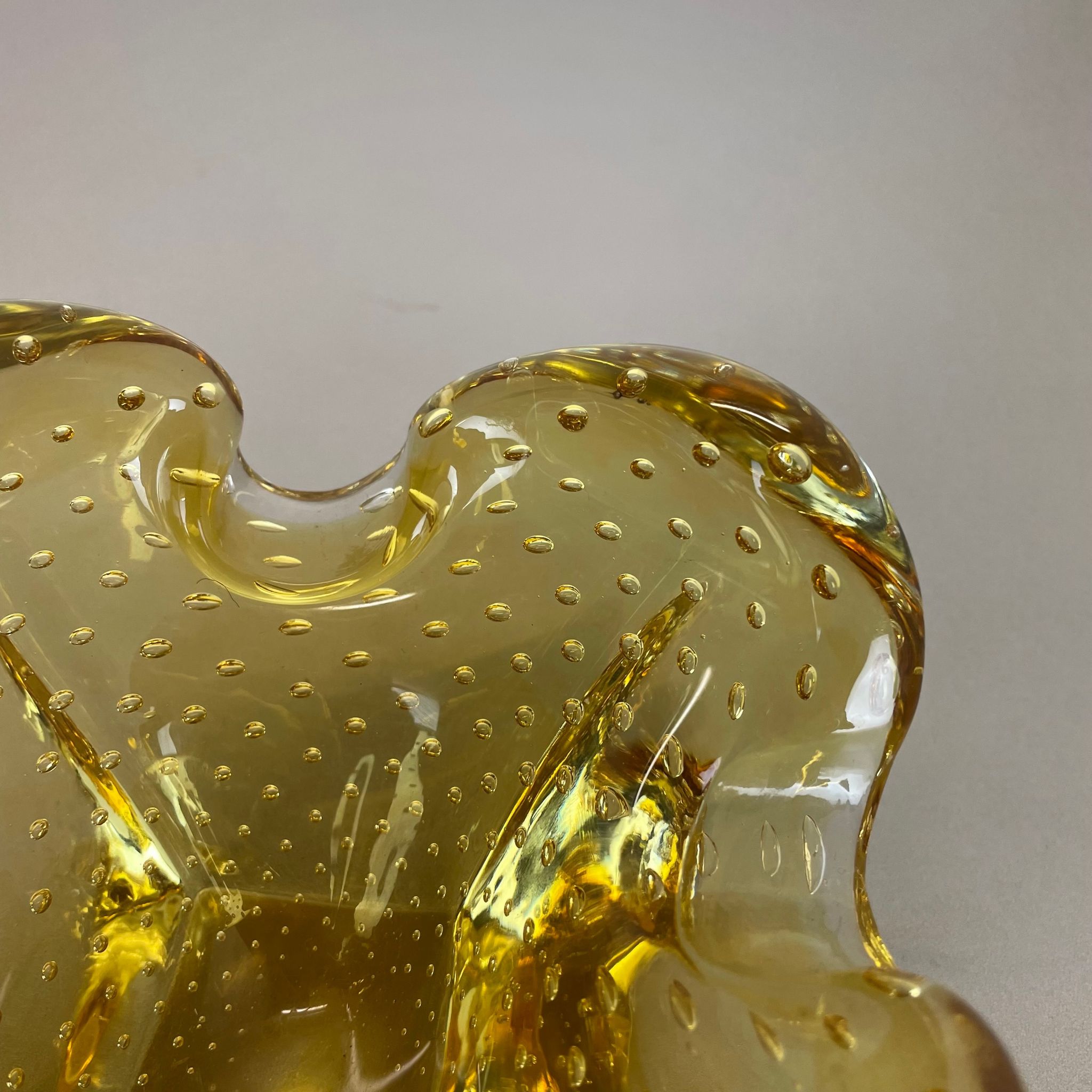 Murano Glass "Honey Bubble" Bowl Element Shell Ashtray Murano, Italy, 1970s