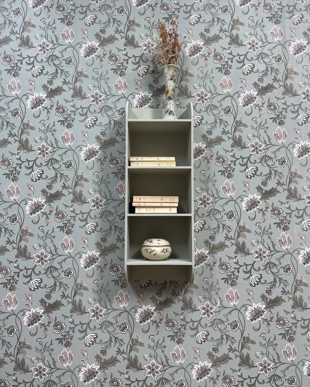 70s vertical shelf to hang