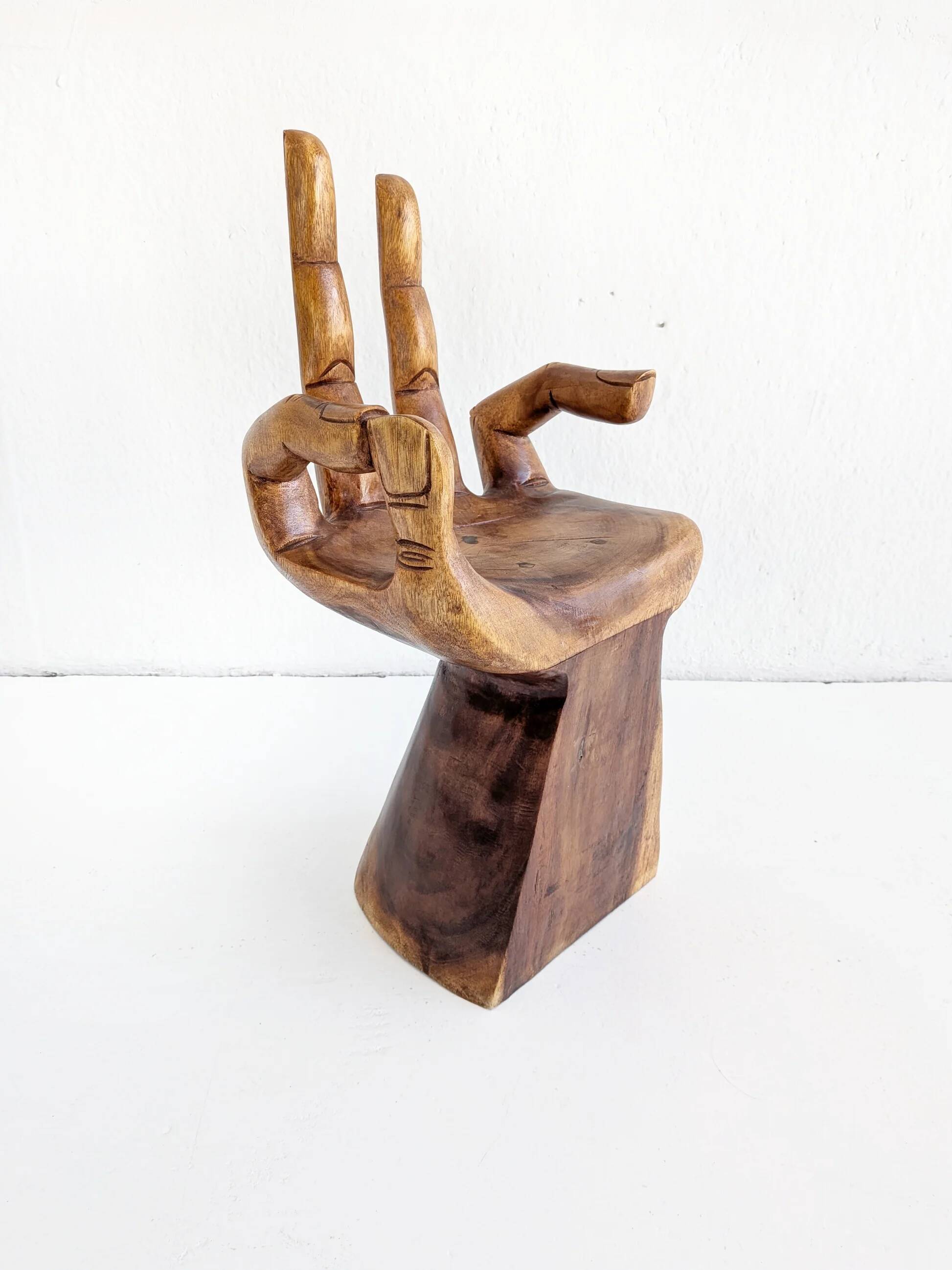 Table d'appoint en bois de suar façonnée à la main, années 1970