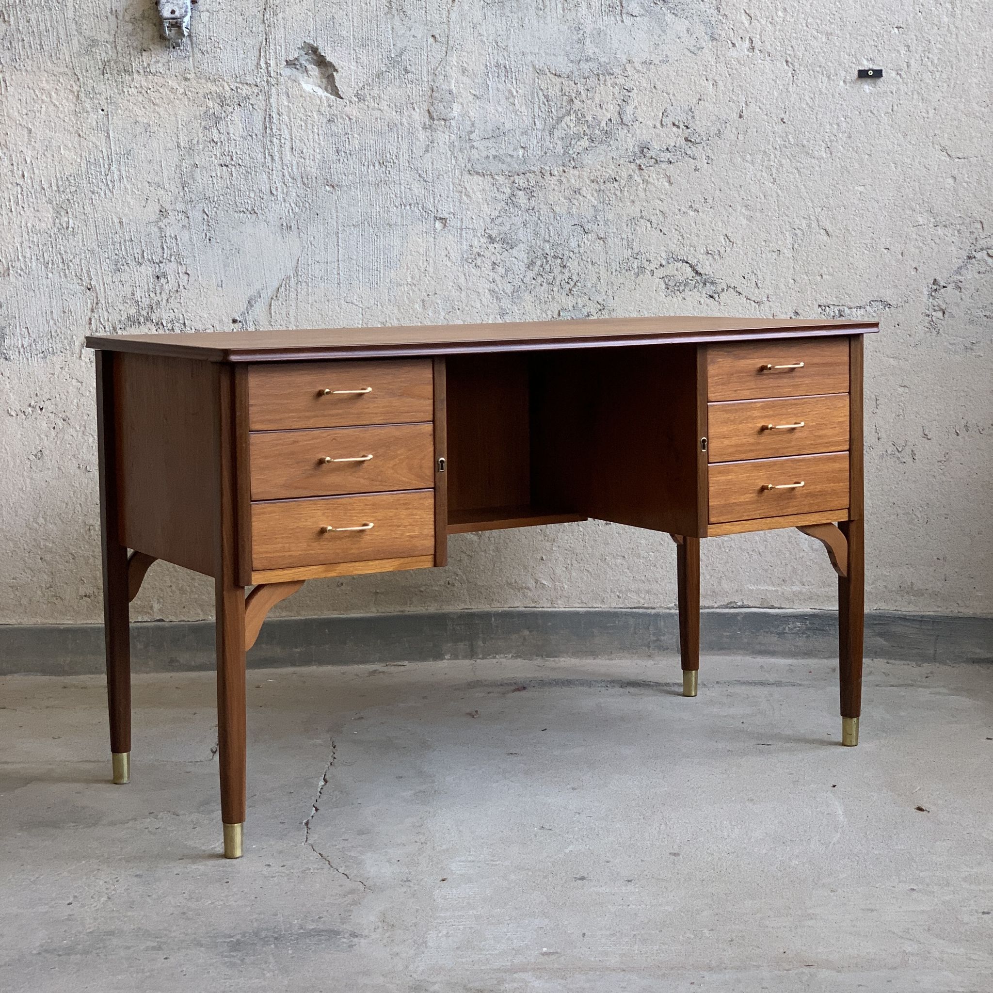 Bureau en teck sur pieds en palissandre, 60s Norvège, vintage