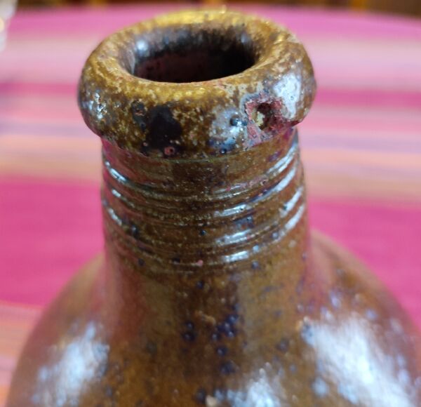 Cruche ancienne en grès émaillé