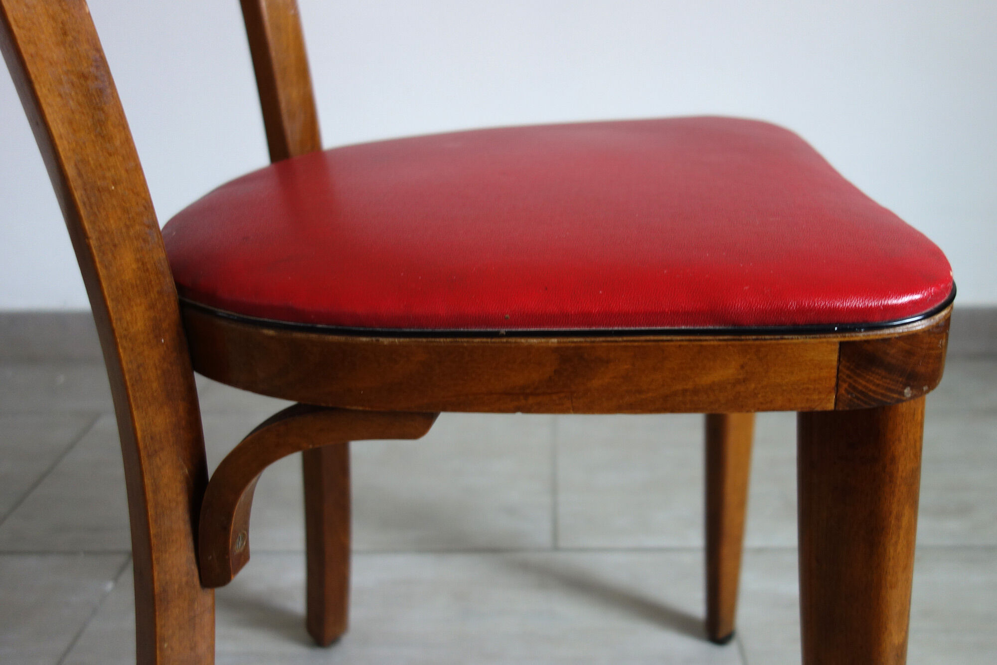 Vintage red skaï bistro chair