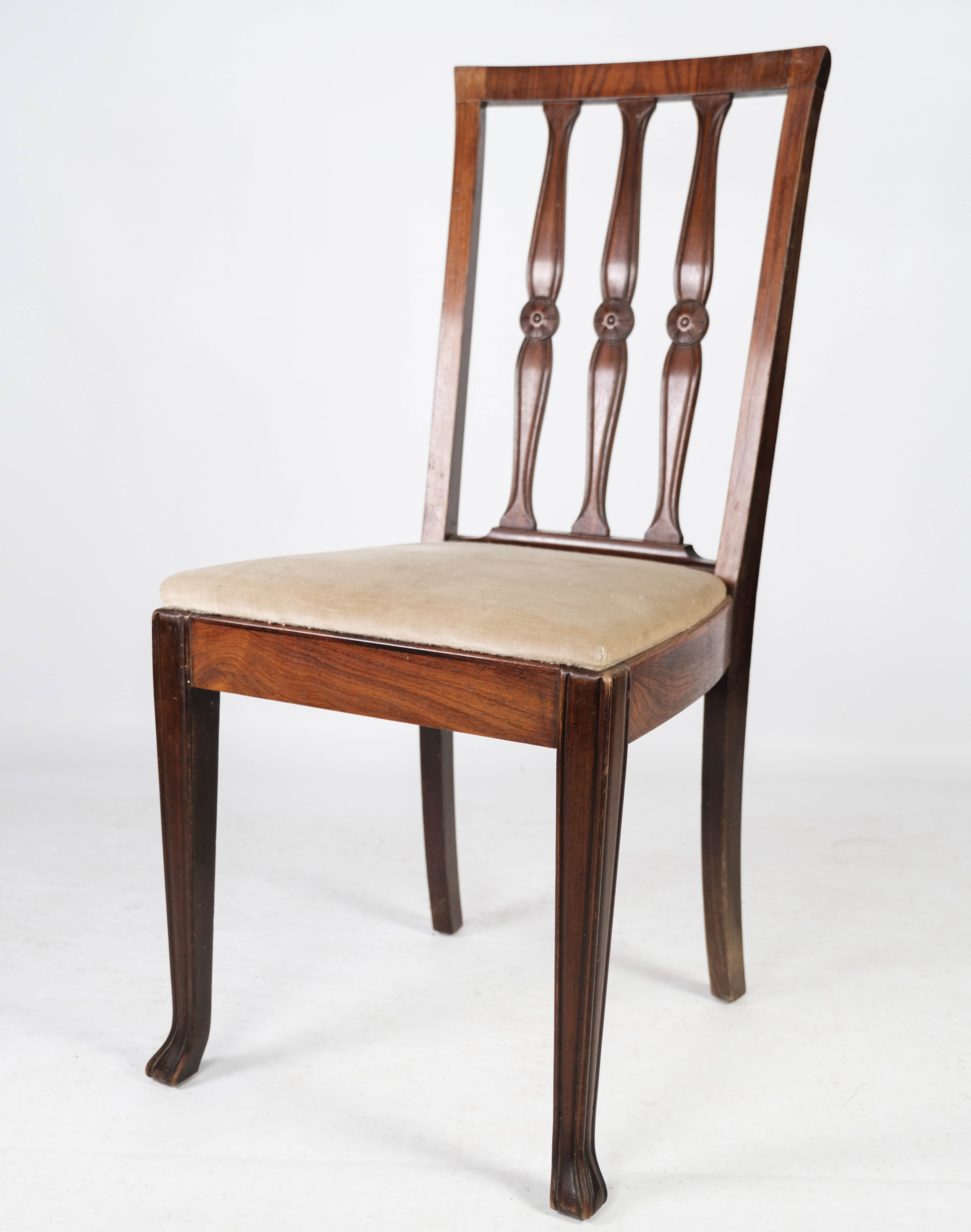 Set of four dining room chairs in rosewood and upholstered with light fabric, 1920s