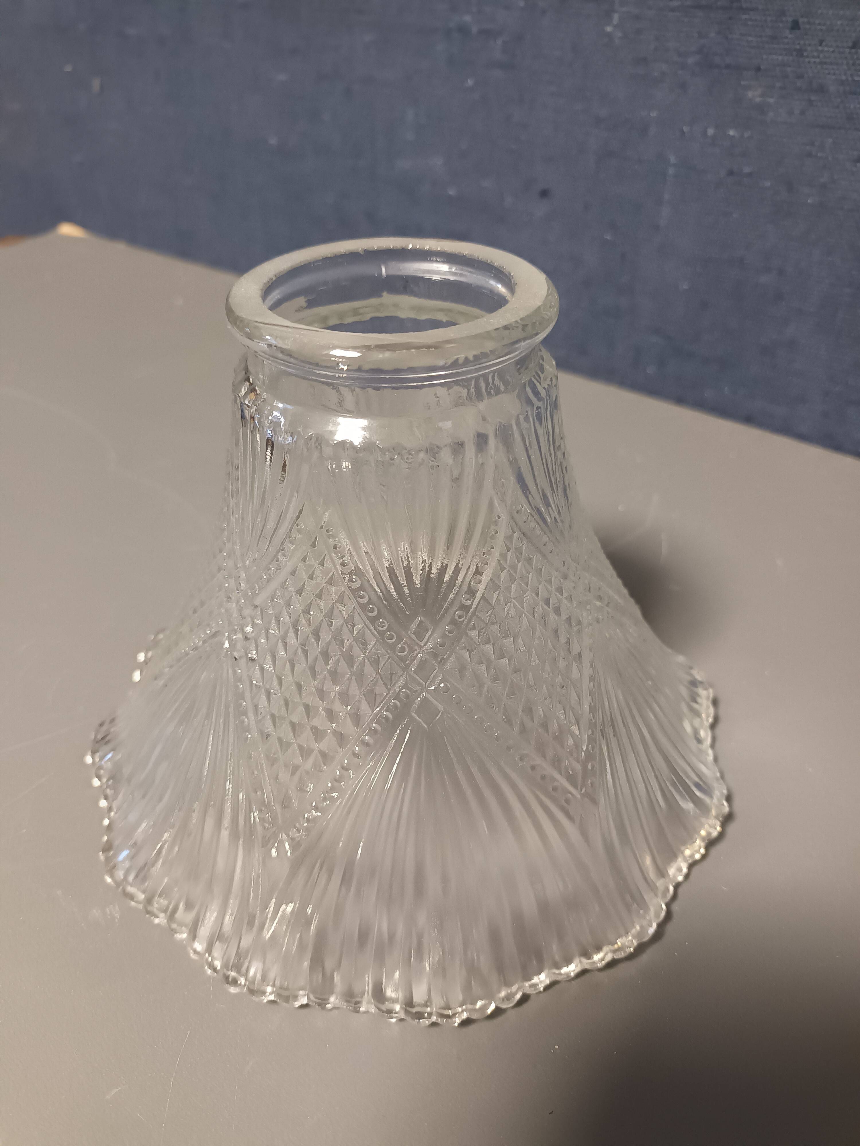 Tulip chiseled white glass