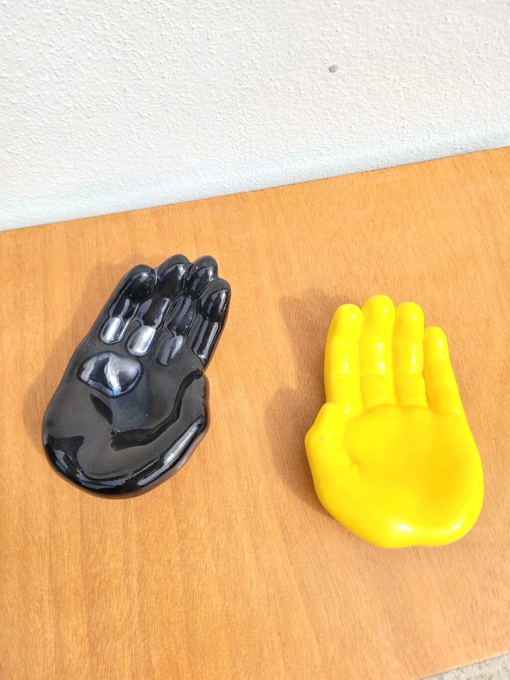 Vintage ceramic hand-shaped pair of catchalls.