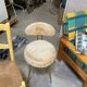 Chaise style vintage en fourrure beige
