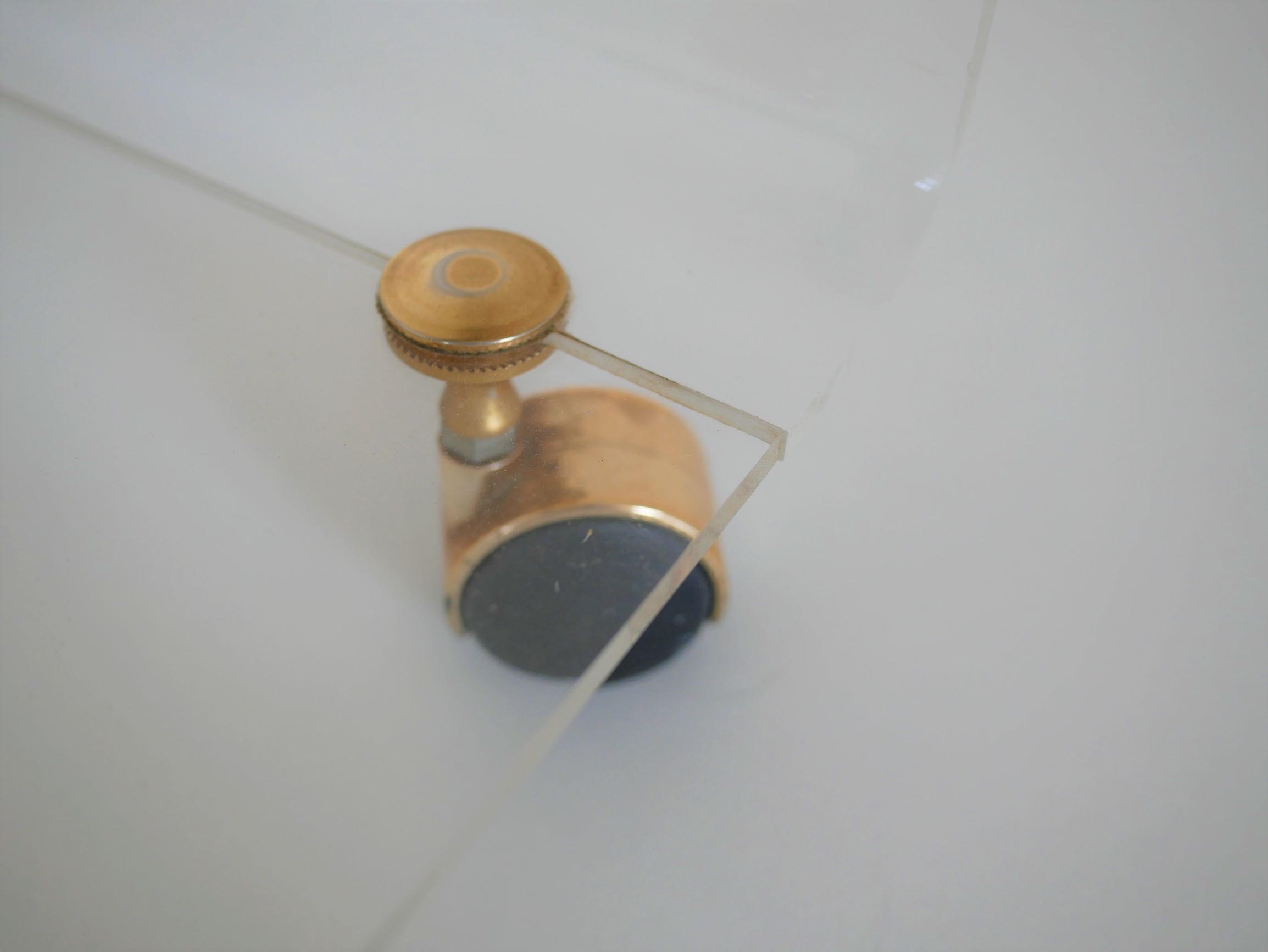 Table basse en plexiglas par M.Dumas pour Roche Bobois années 70