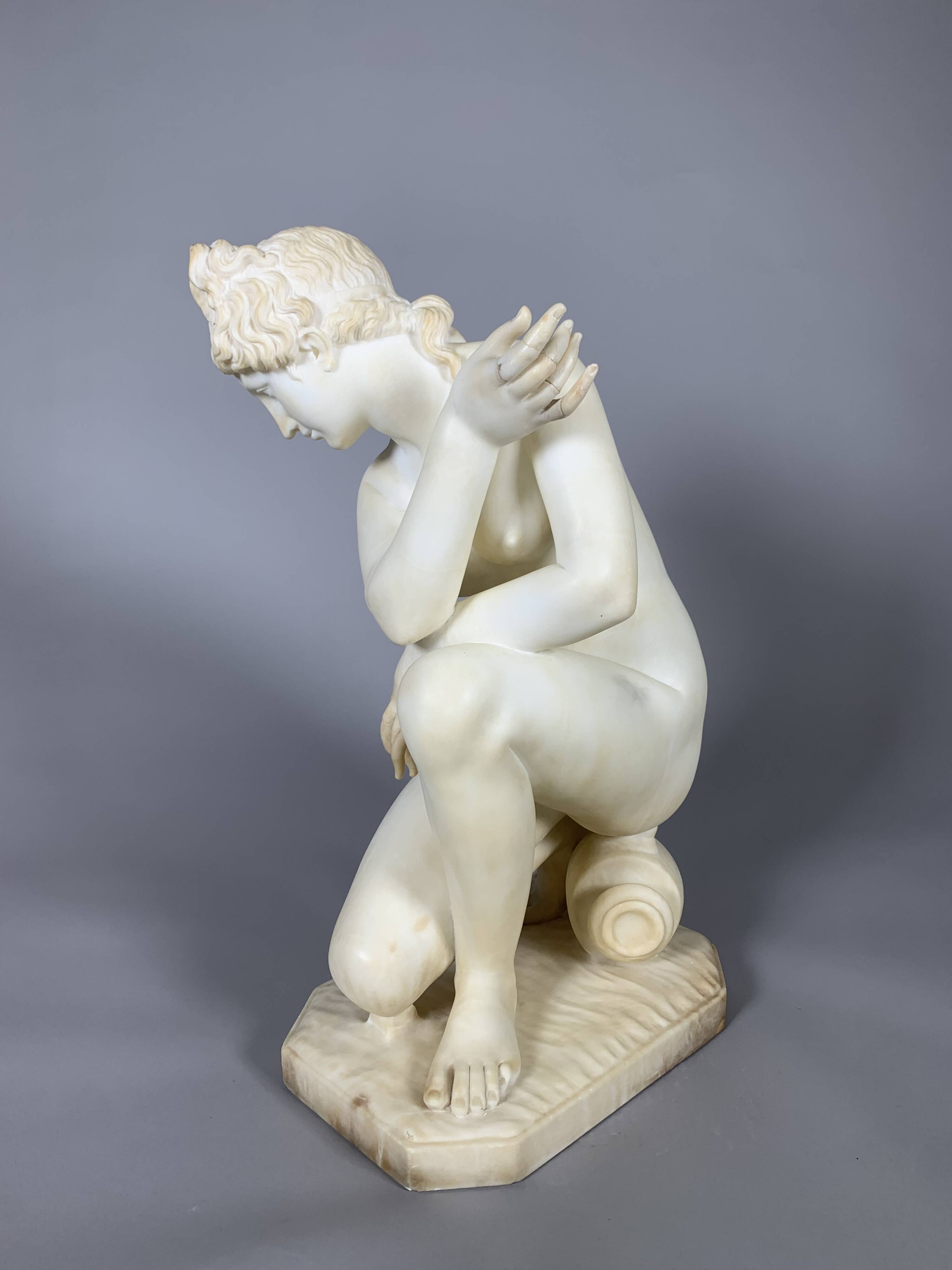 White Marble Sculpture - Venus at Bath - Early 19th Century