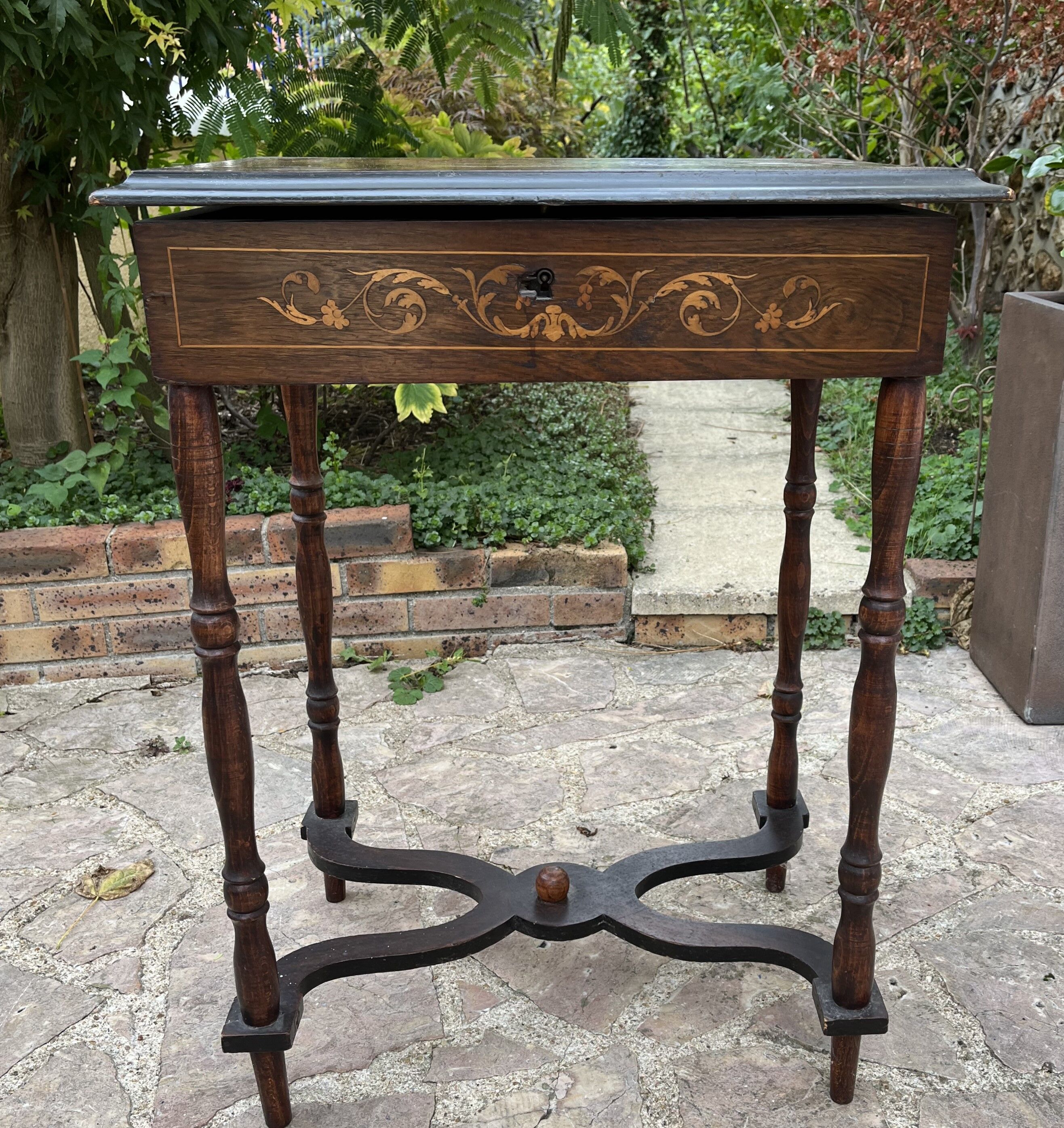 Couturière en bois