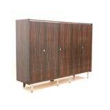 Grande armoire design vintage avec penderie et rangement des années 60