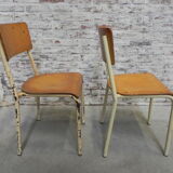 2 stacking chairs