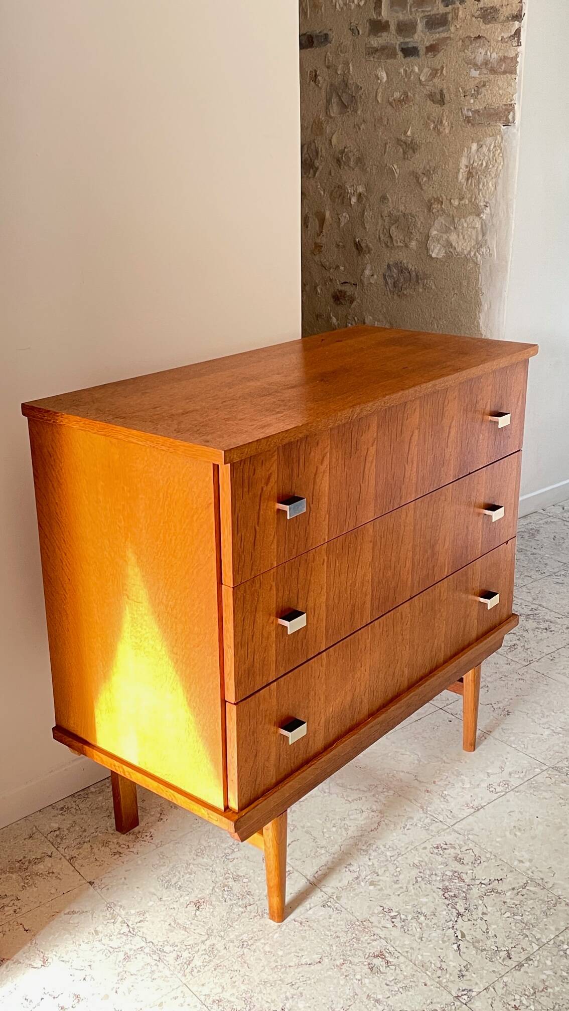 Vintage design geometric chest