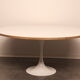 Table basse avec pied tulipe blanche - années 1960