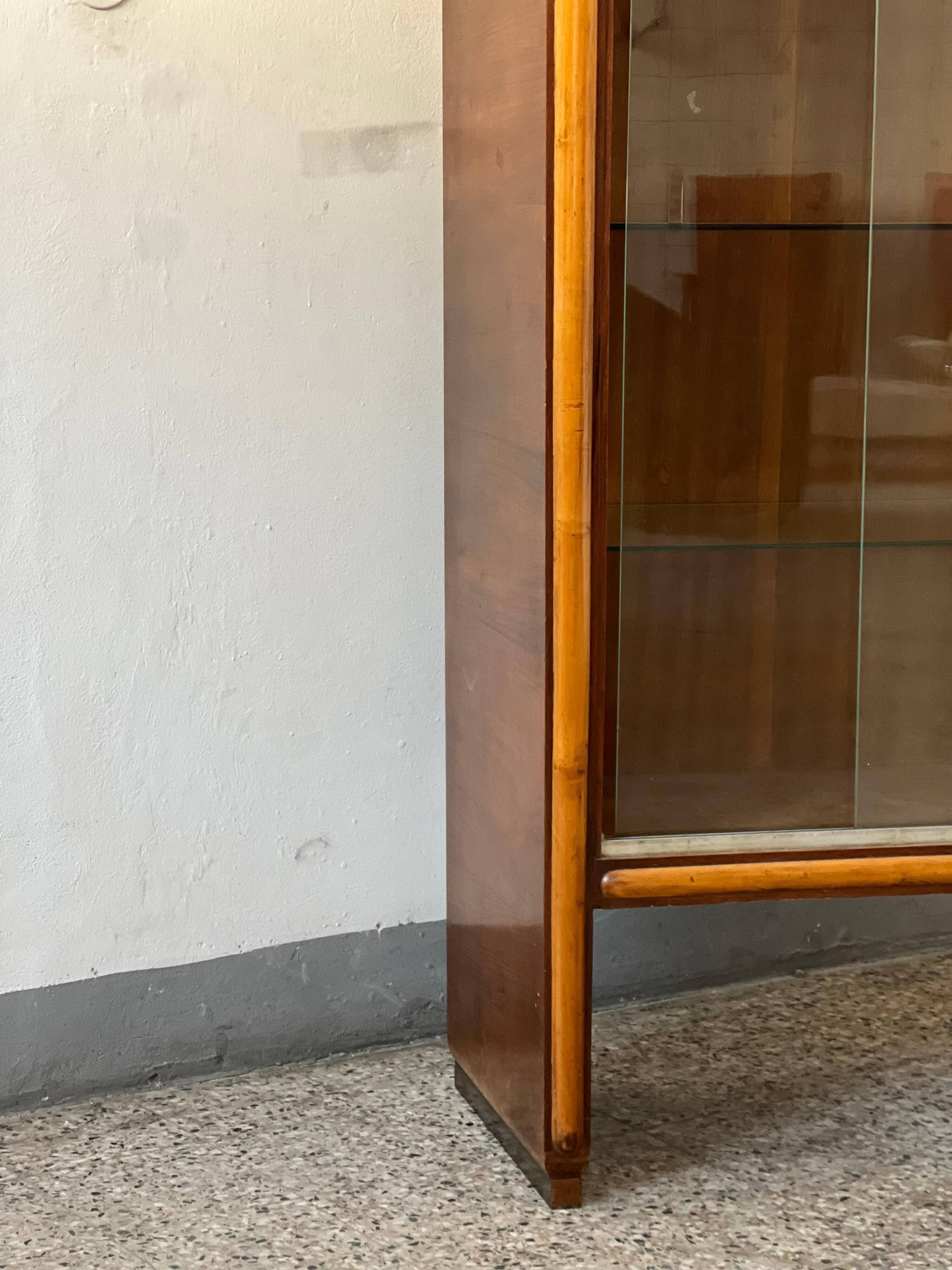 1940's Italian cabinet credenza bar display with glass door art deco style