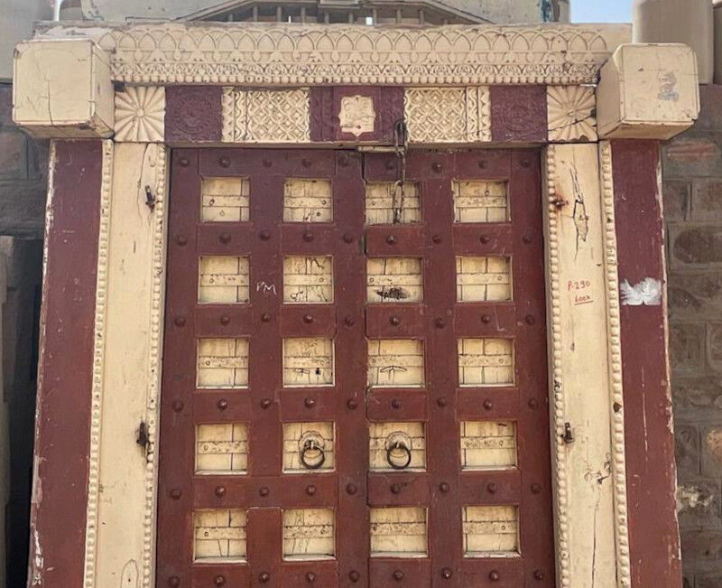 Indian door in teak, piece and patina of origin