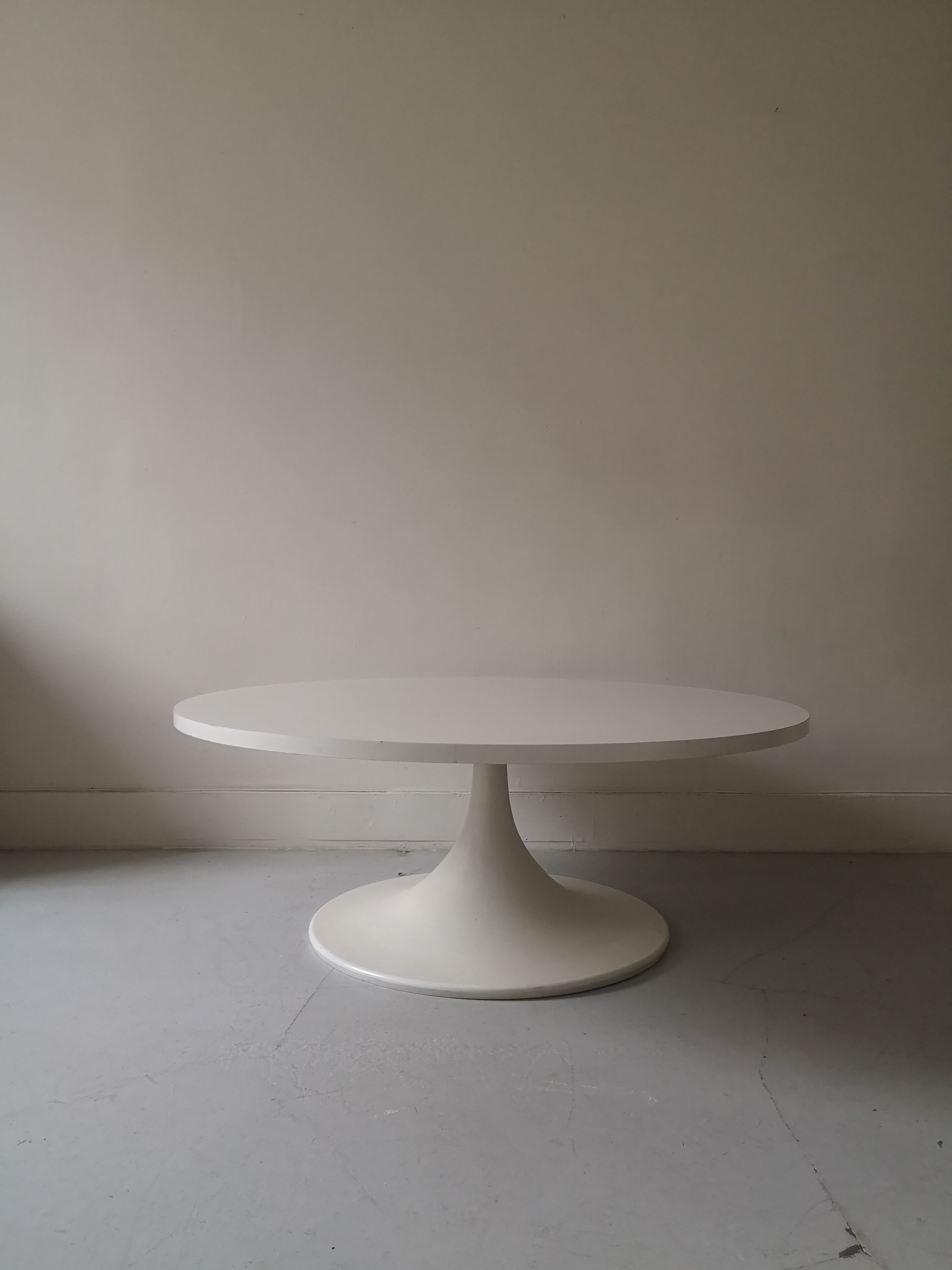 Table basse blanche 1960