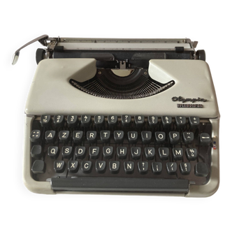 Machine à écrire olympia 66
