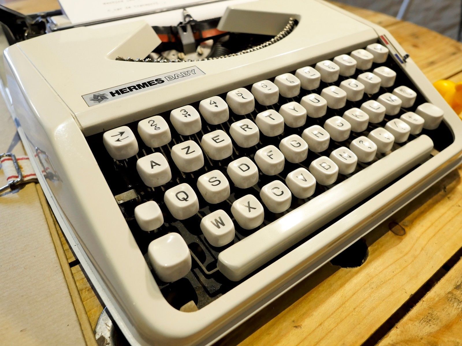 Baby Hermes typewriter beige + bag