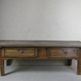 Table basse rustique à deux tirroirs en ceinture