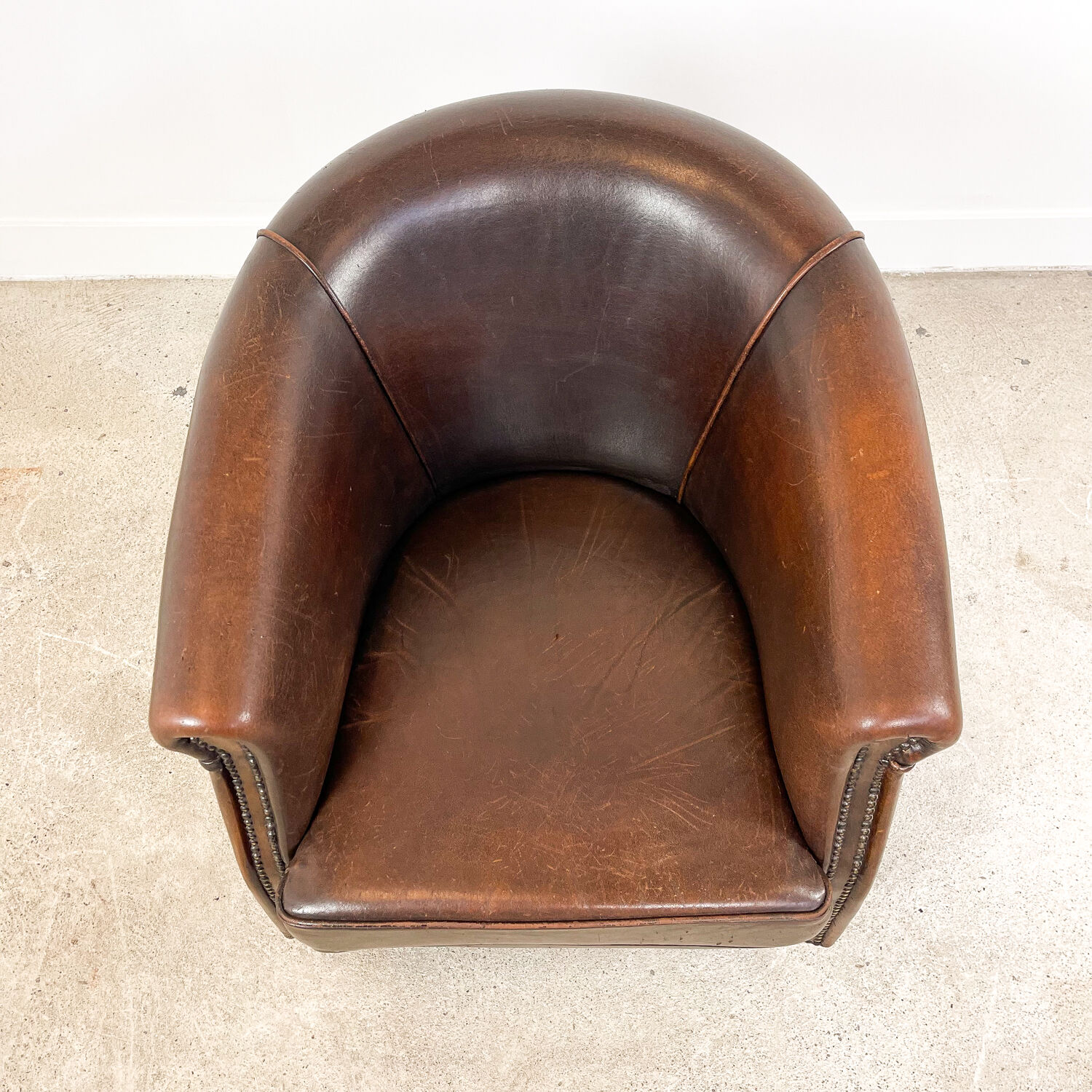 Vintage dark brown sheep leather clubchair rijsbergen