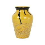 Petit vase vintage émaillé jaune orange noir motif relief 1970