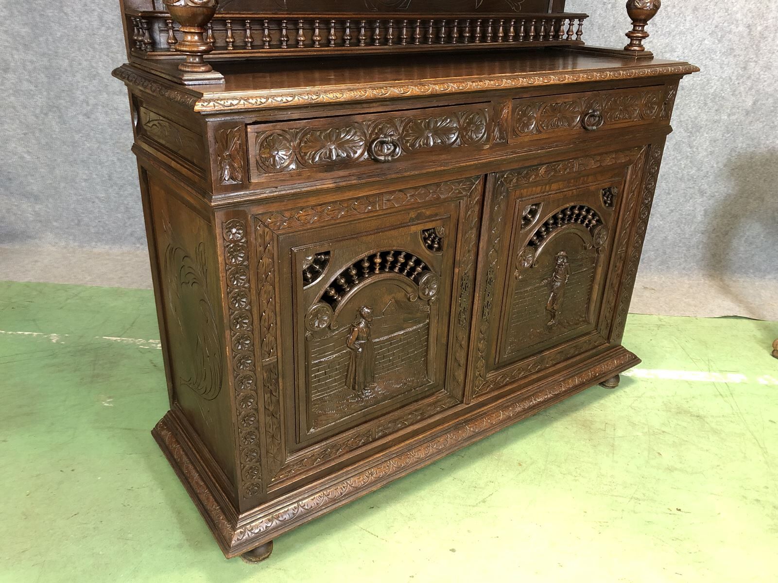Breton buffet early 20th century in chestnut