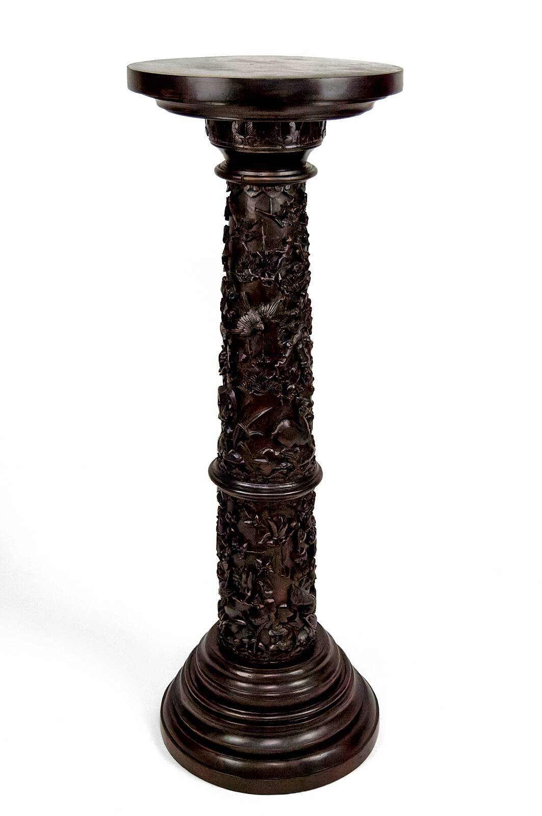 Important high Asian column / saddle in carved wood, circa 1880, Indochina