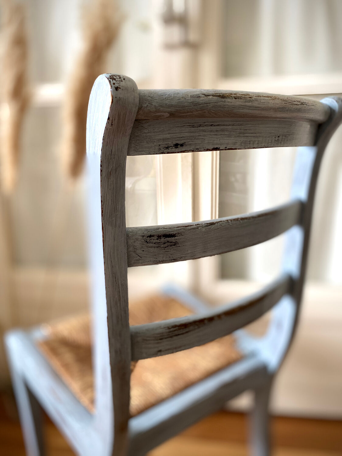 Wooden chair and seat in vintage blue straw