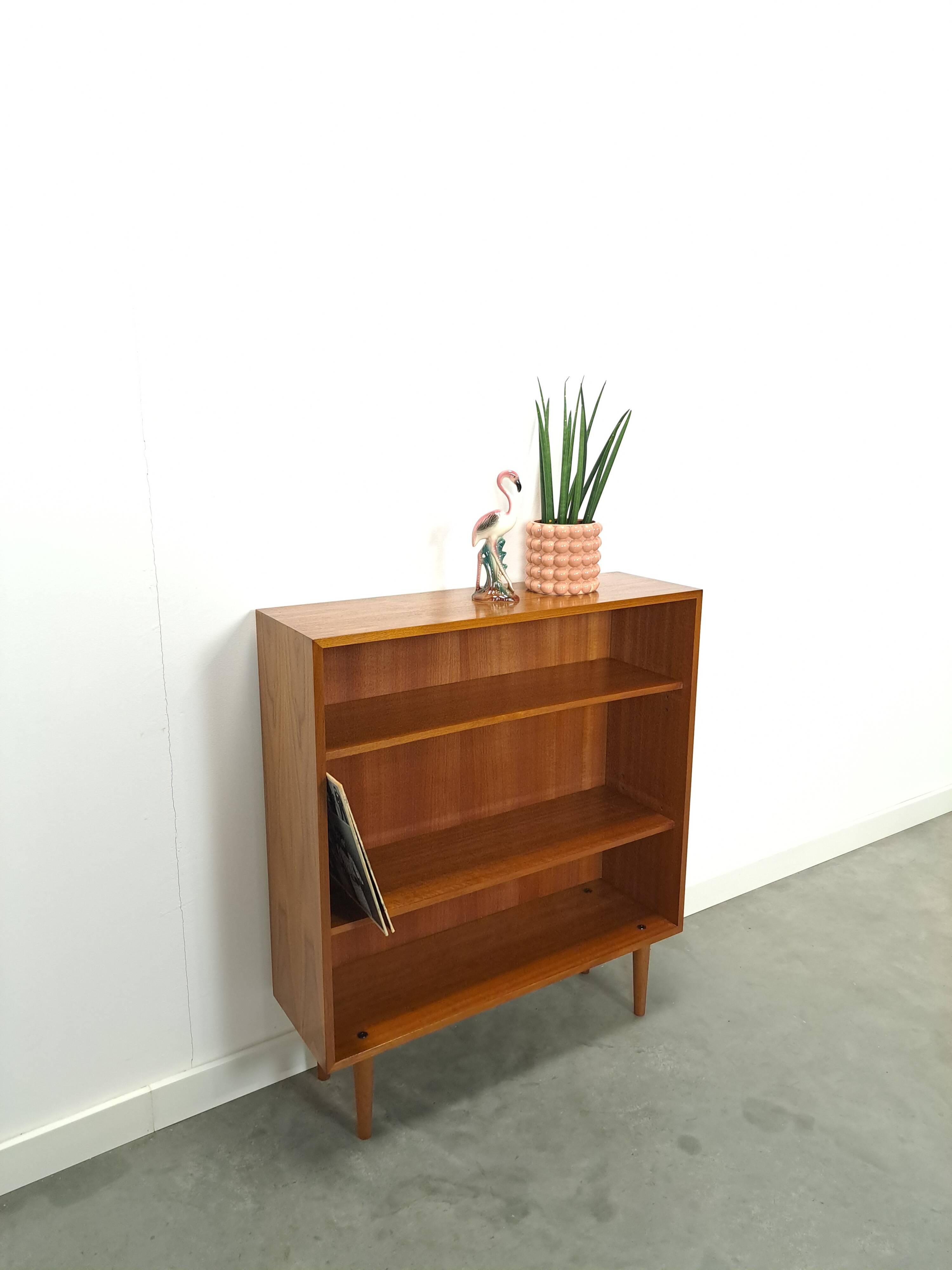 Noten fineer boekenkast LP kast met legplanken nr. 2