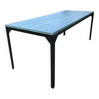 Eiffel-style bolted workbench table
