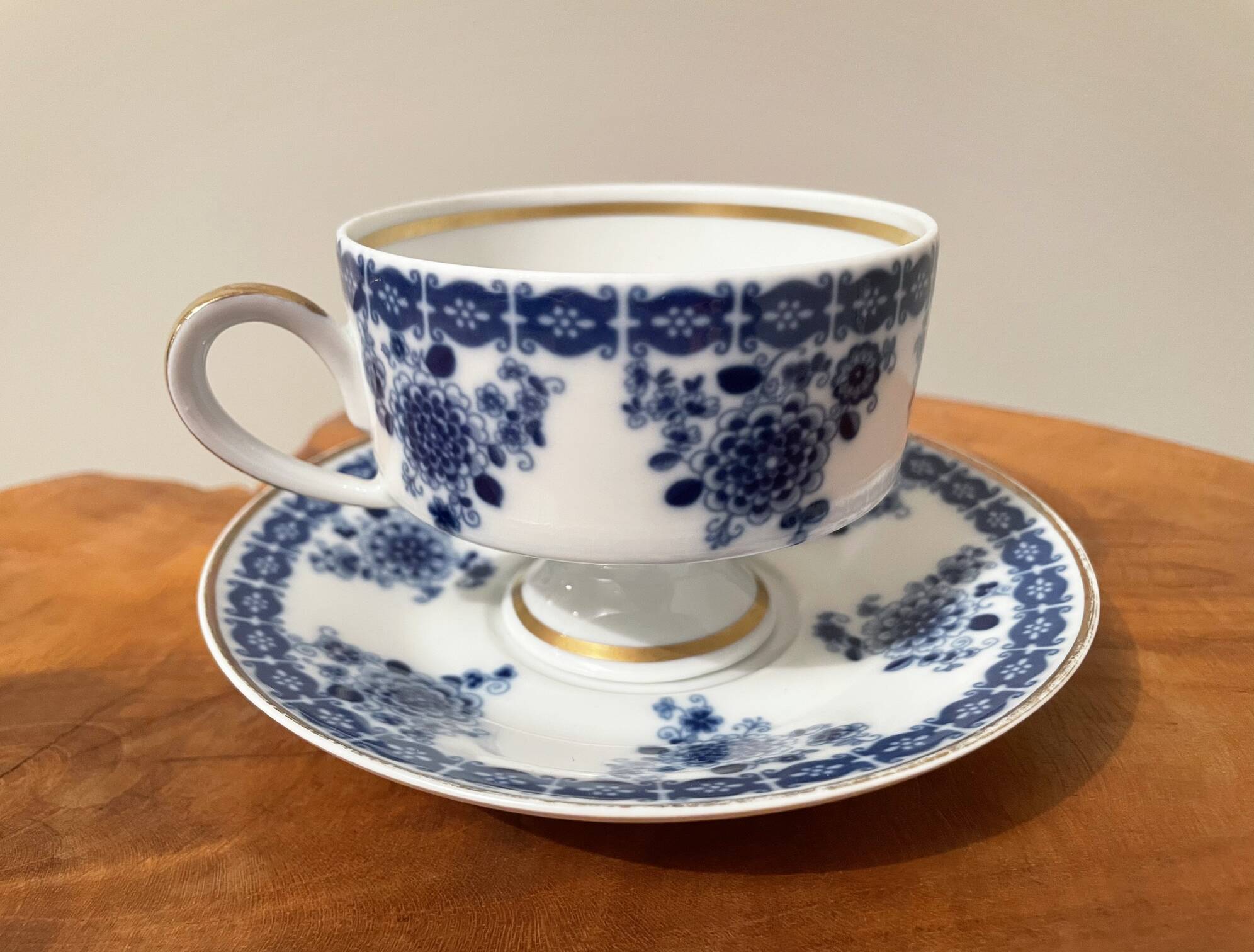 Tasse à thé en porcelaine Wallendorf avec soucoupe, Echt Kobalt, motif fleur bleue