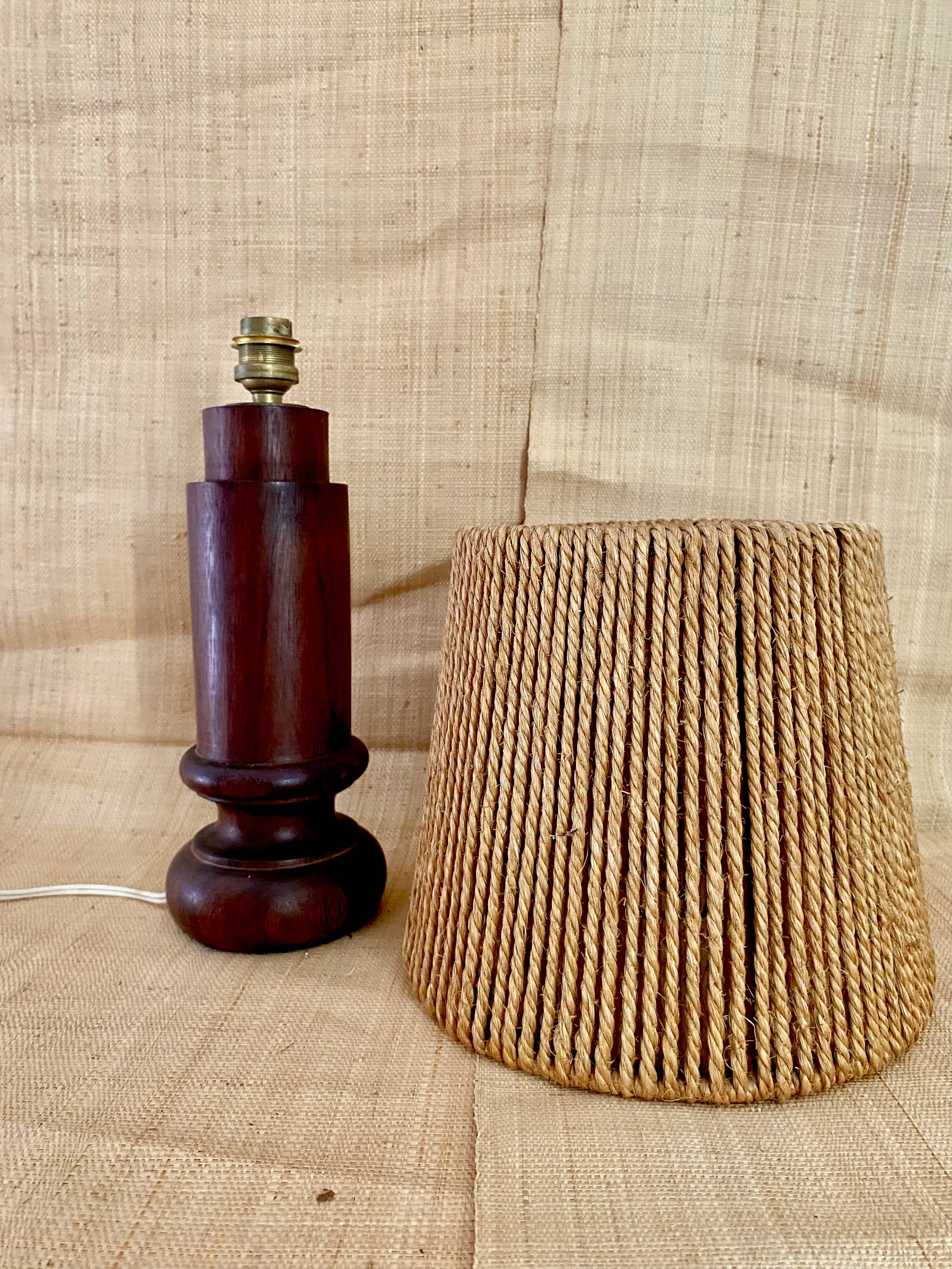 Lampe bois, câble tissu, abat-jour coco années 70