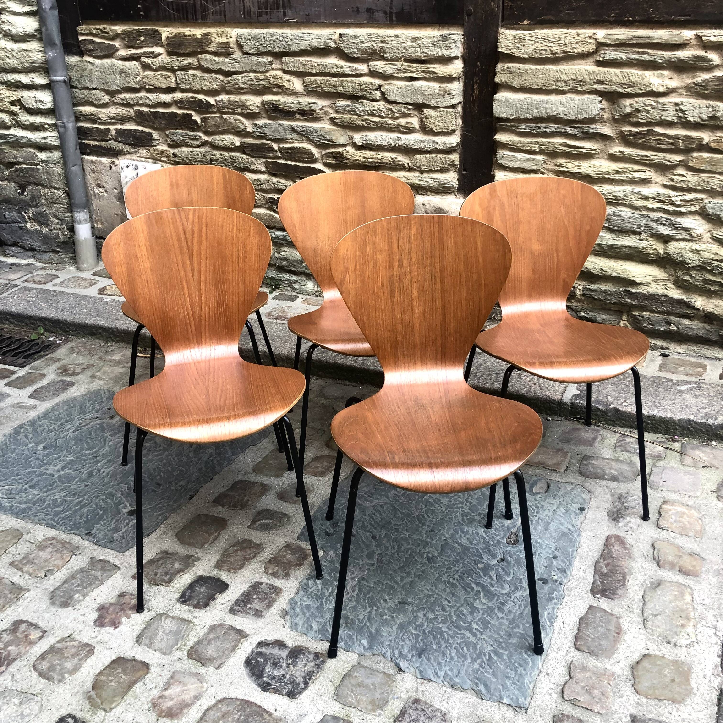 5 Arne Jacobsen chairs