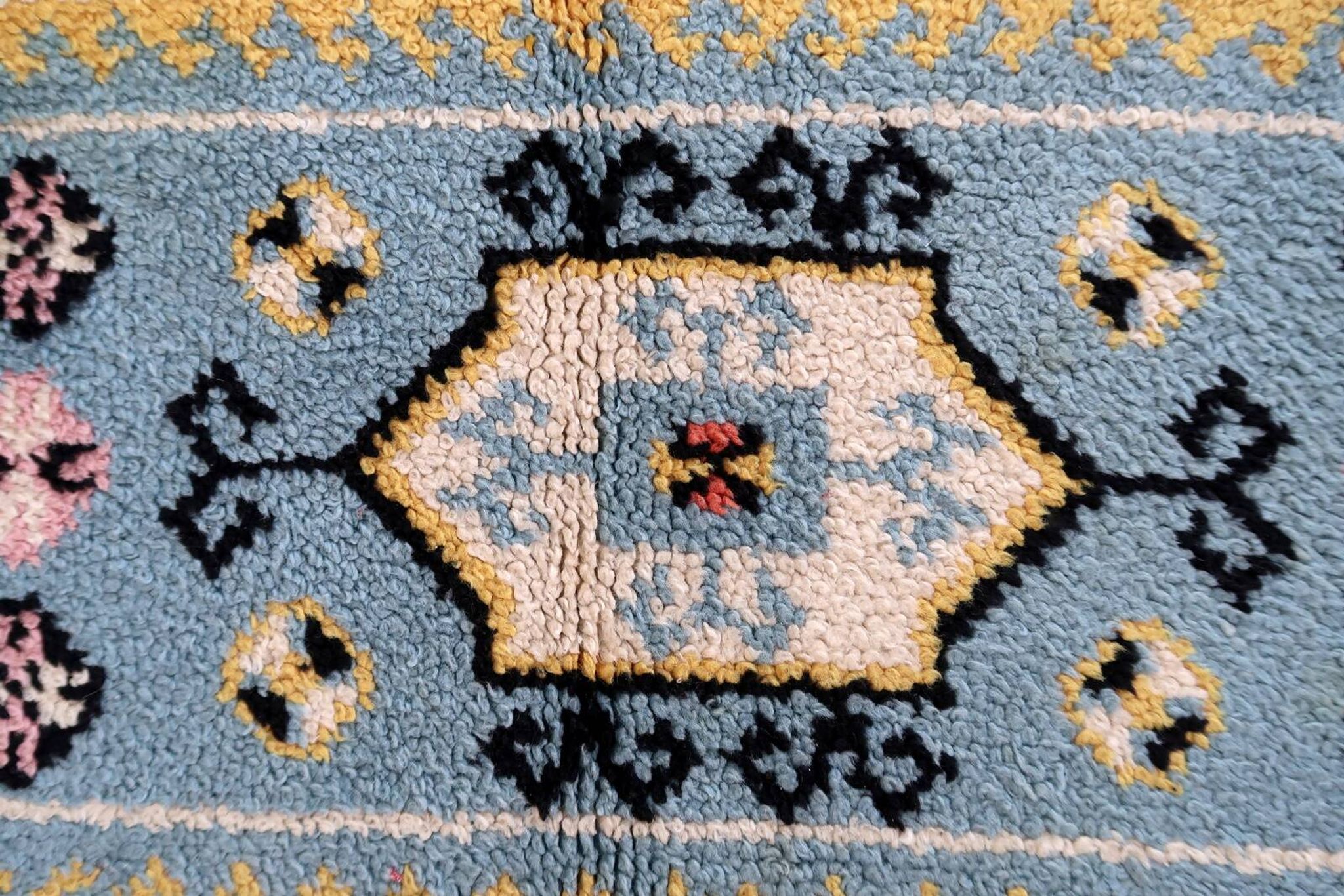 Tapis vintage français Savonnerie fait main en laine – 71 x 128 cm – 1960s