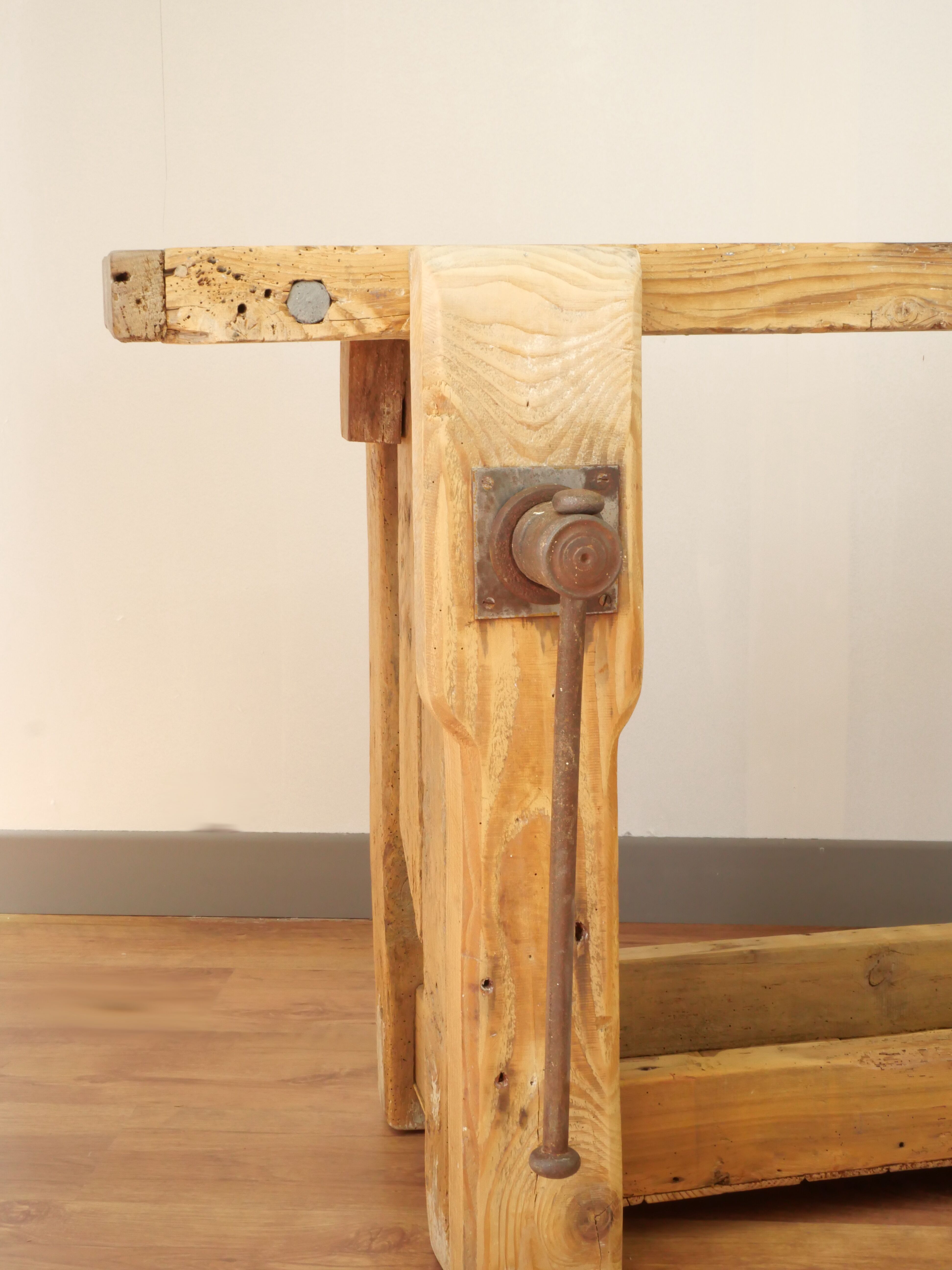 Wood carpenter's establishment