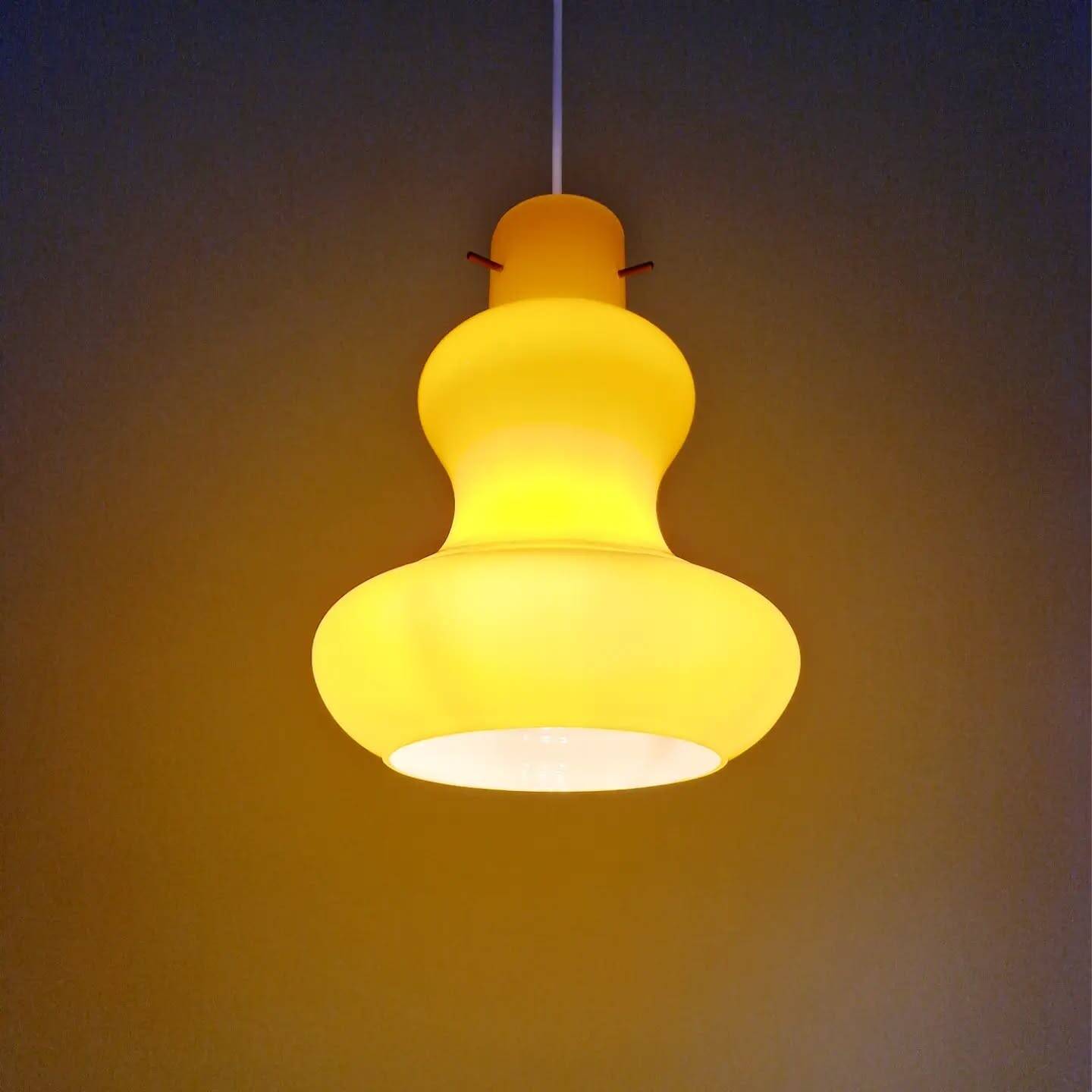 Vintage suspension in yellow opaline, Italy, 1960-70.