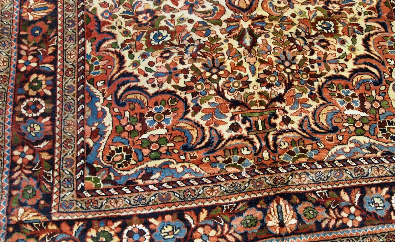 Handmade antique Persian Sarouk rug 3.1' x 5.2' (94cm x 158cm) 1900s