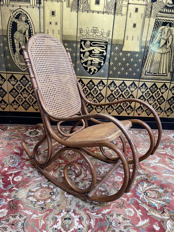 Rocking-chair Thonet en bois courbé et cannage