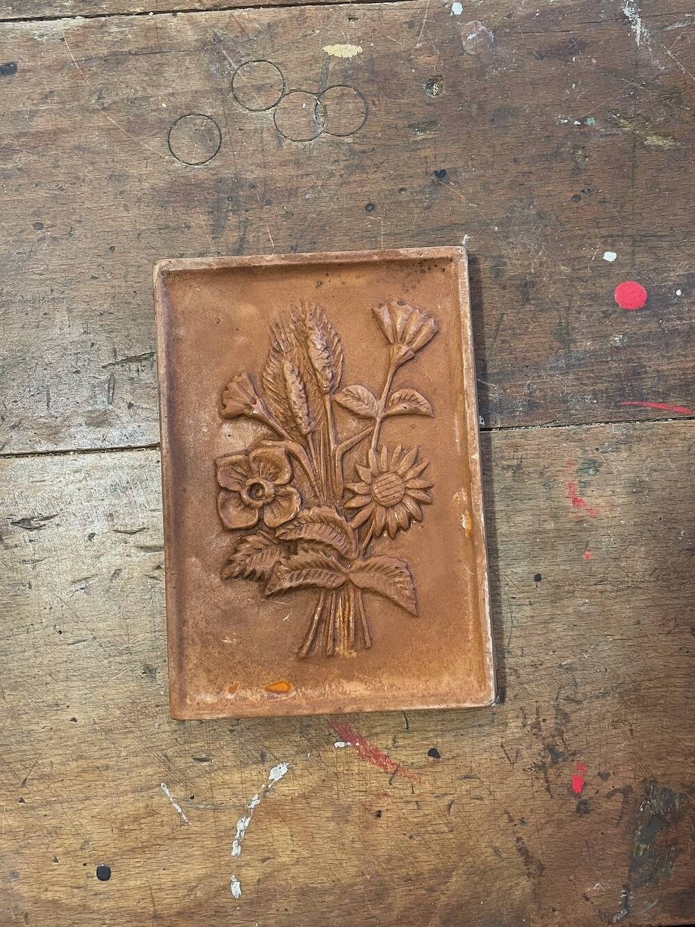 Tableau floral en plâtre