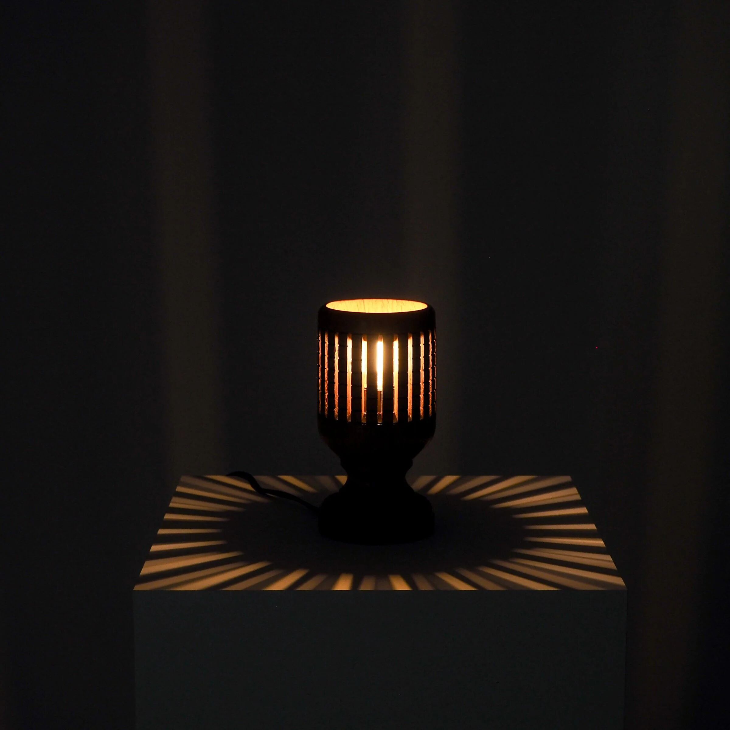 Vintage wooden lattice accent lamp