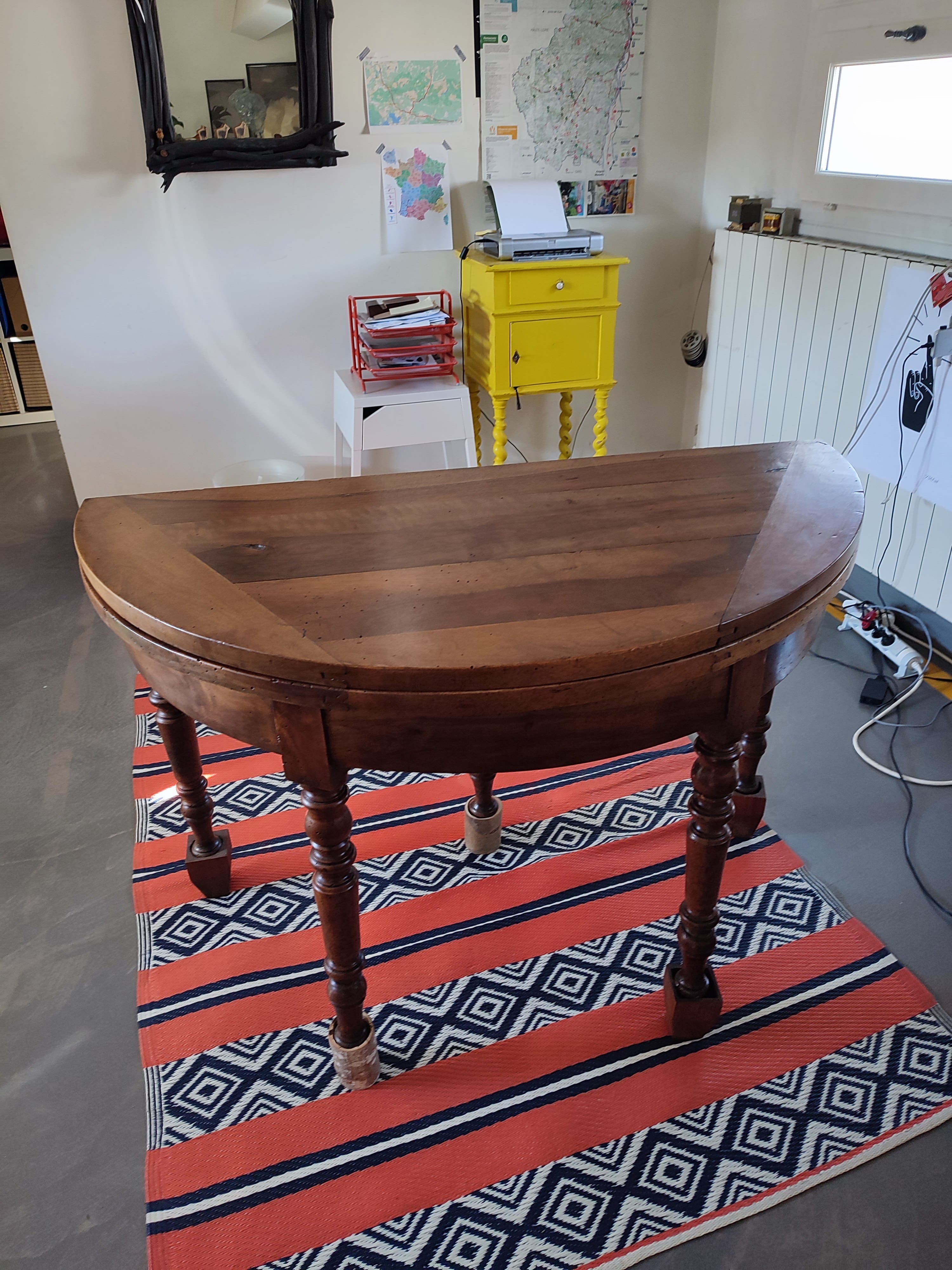 Round or half-moon oak table