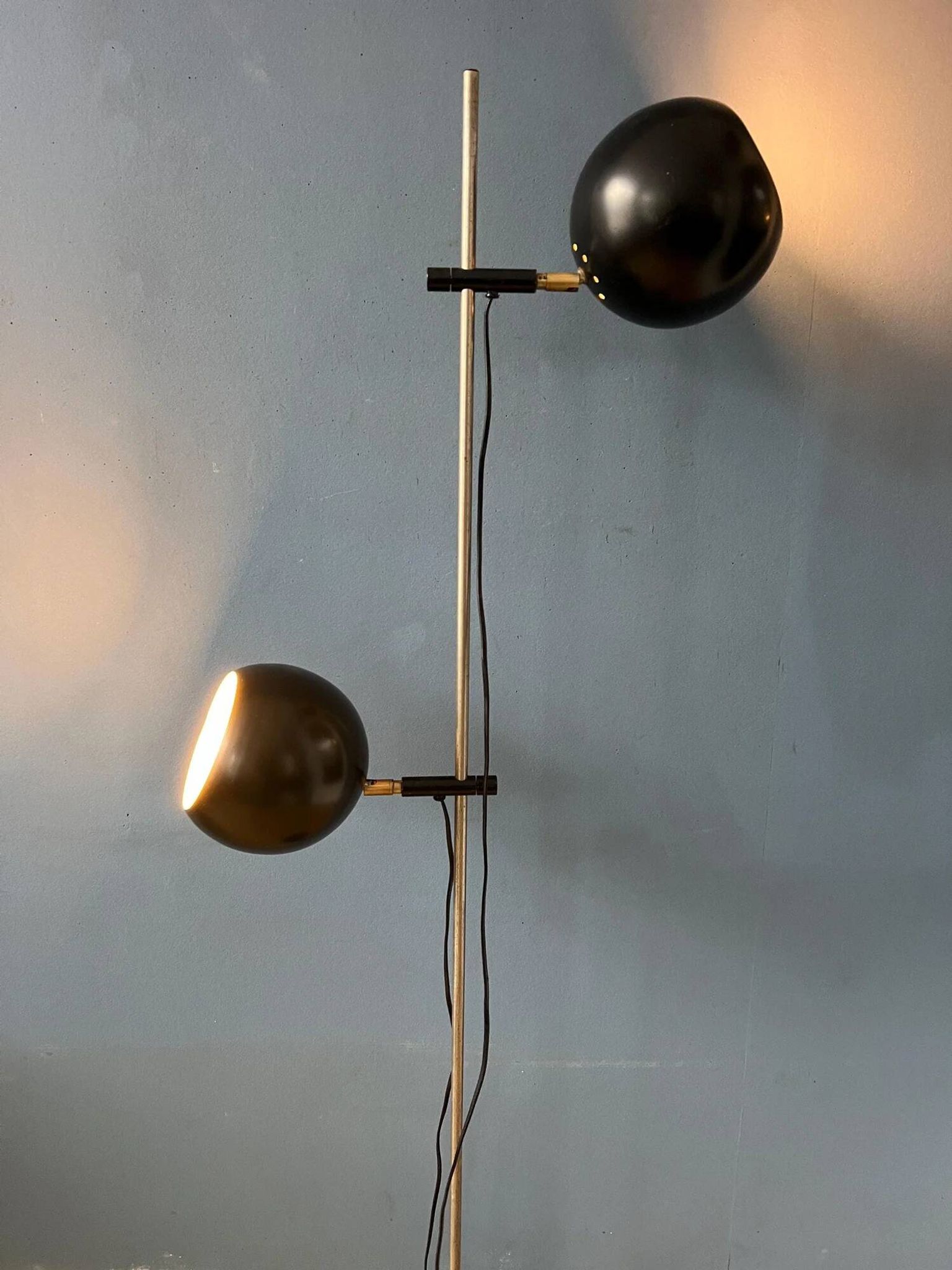 Lampadaire vintage en forme d'œil noir du milieu du siècle