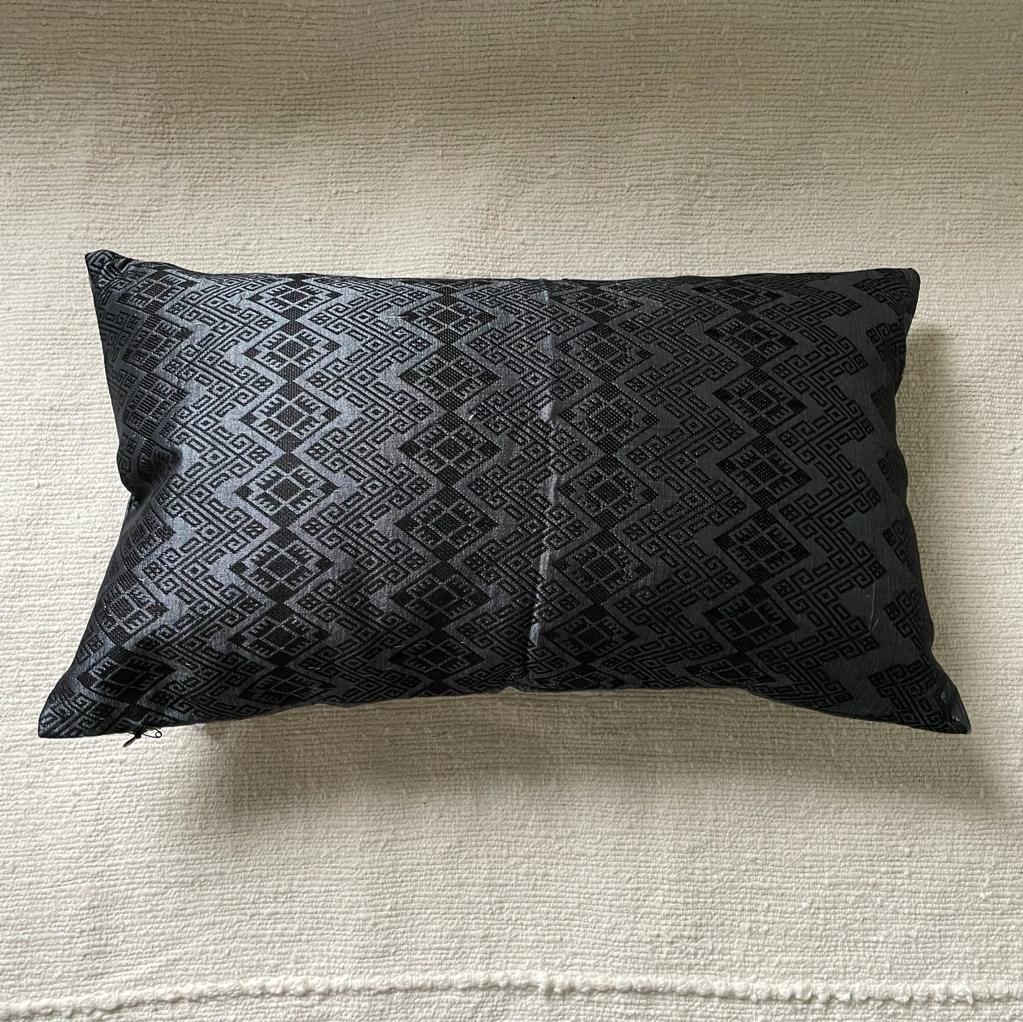 Coussin Kachin noir brillant 30x50 cm