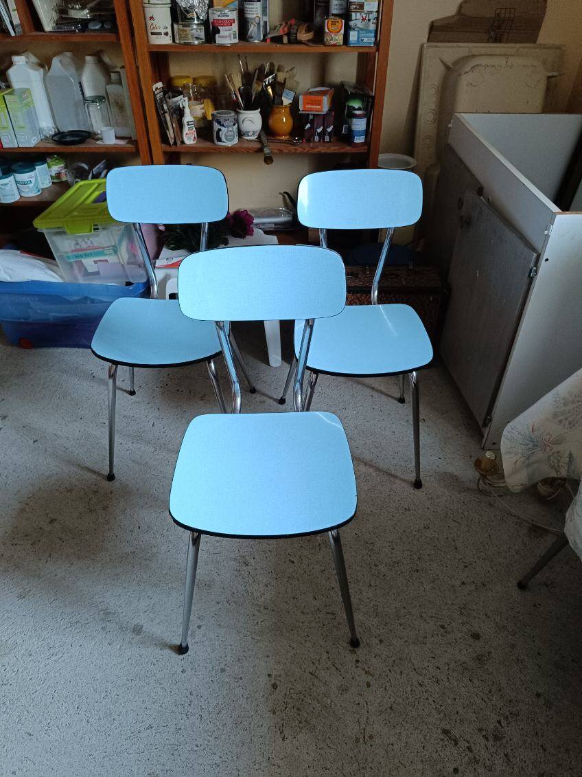 3 chaises formica bleu clair