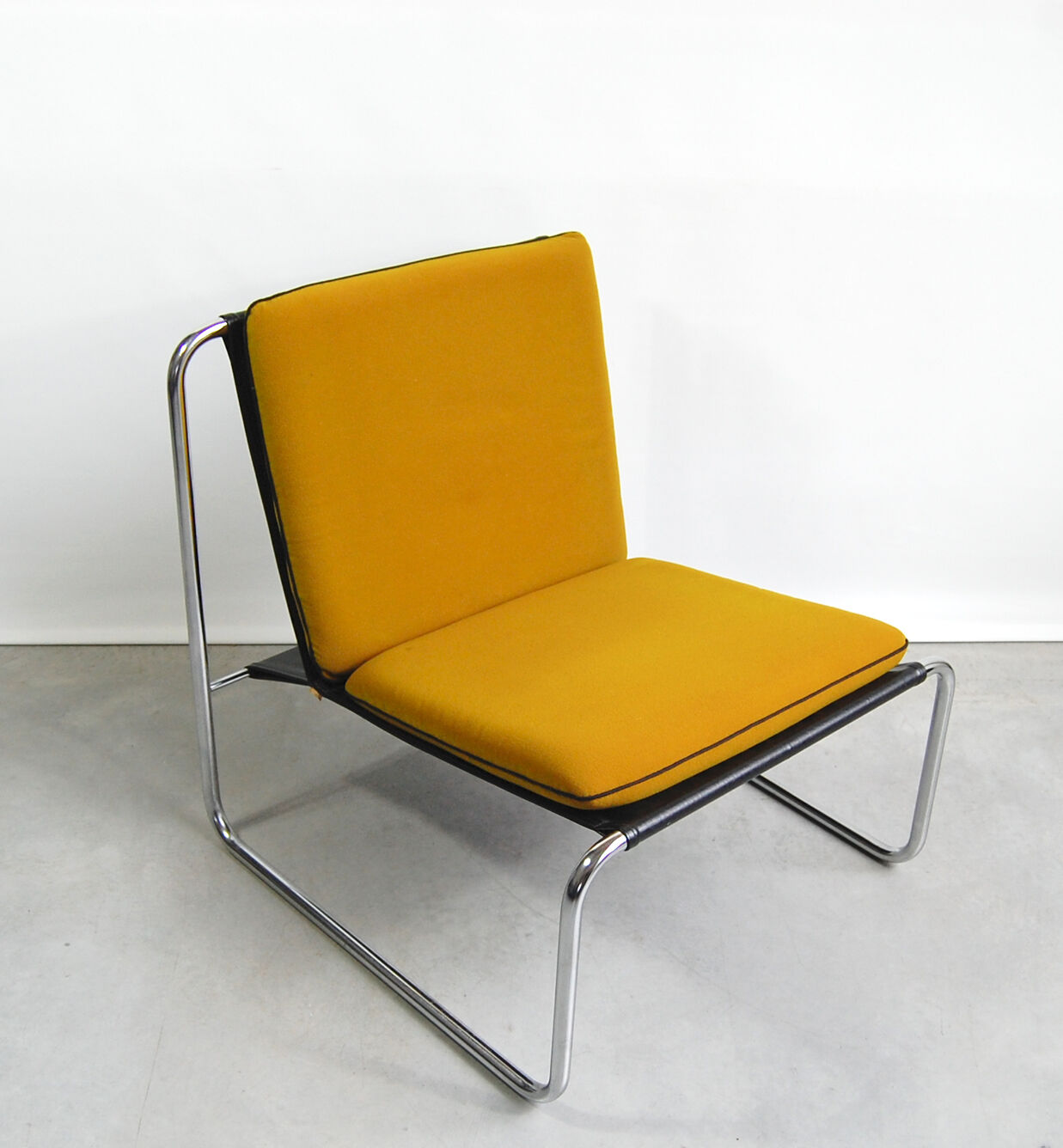 Paire de chauffeuses BB par Guy Bernard pour Meurop, 1970
