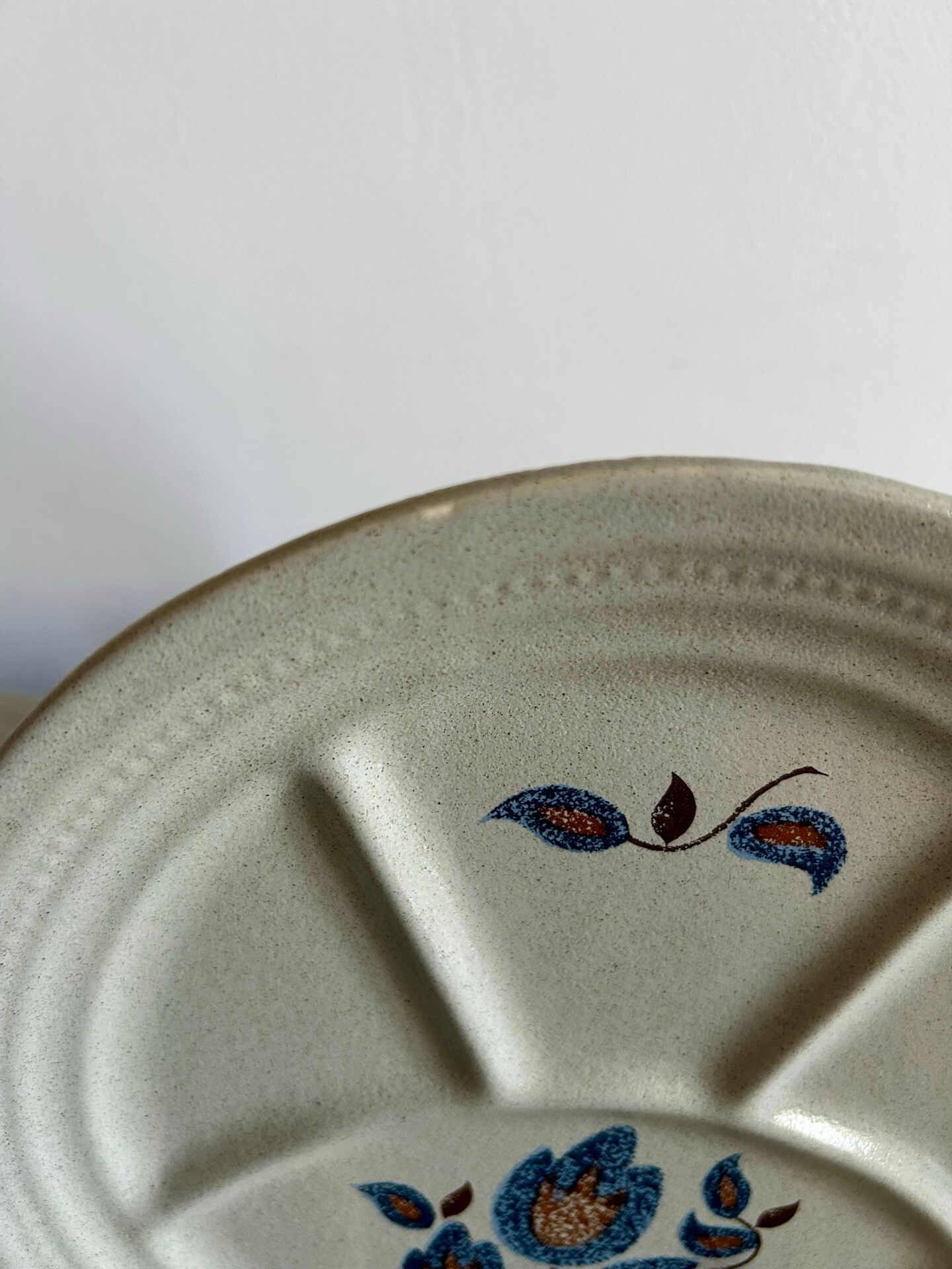 Service de 10 assiettes en céramique de Saint-Amand