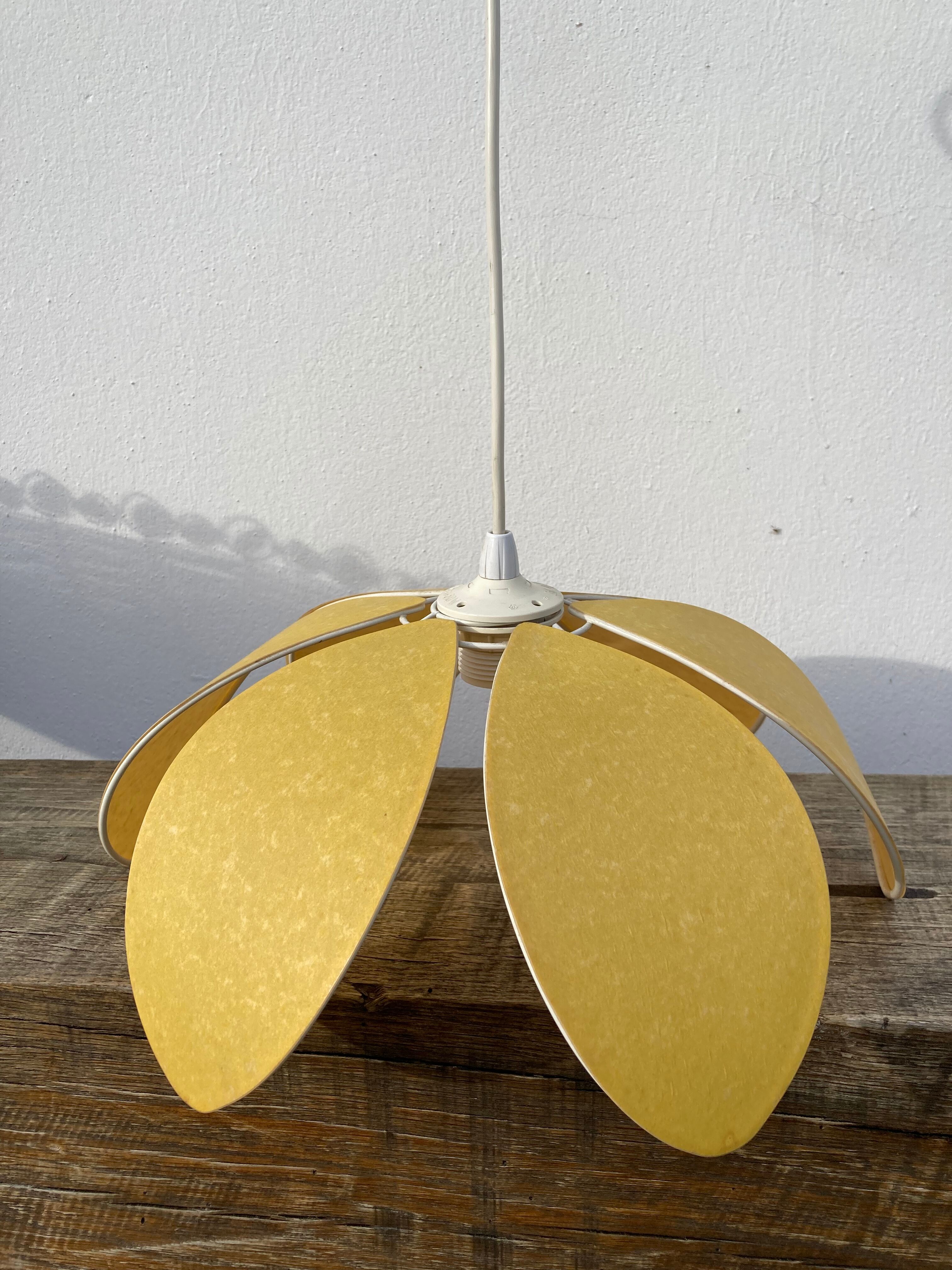 Suspension flower petal yellow vintage 70s